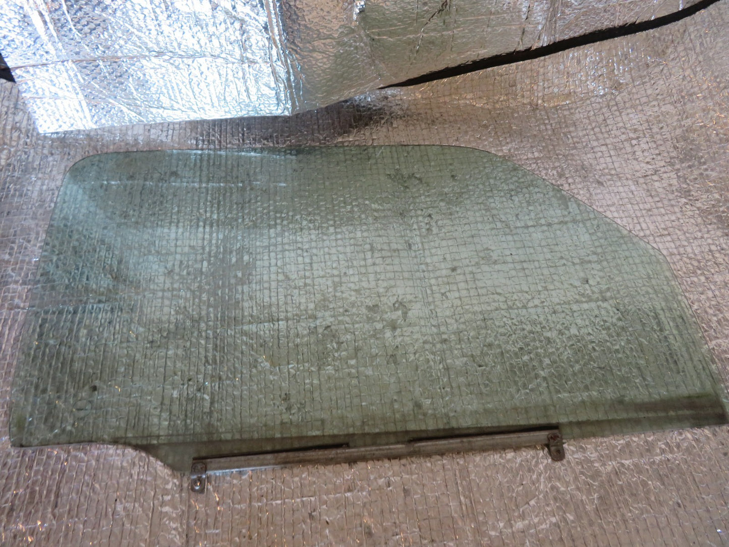 SUZUKI JIMNY OSF WINDOW GLASS 1998-2018