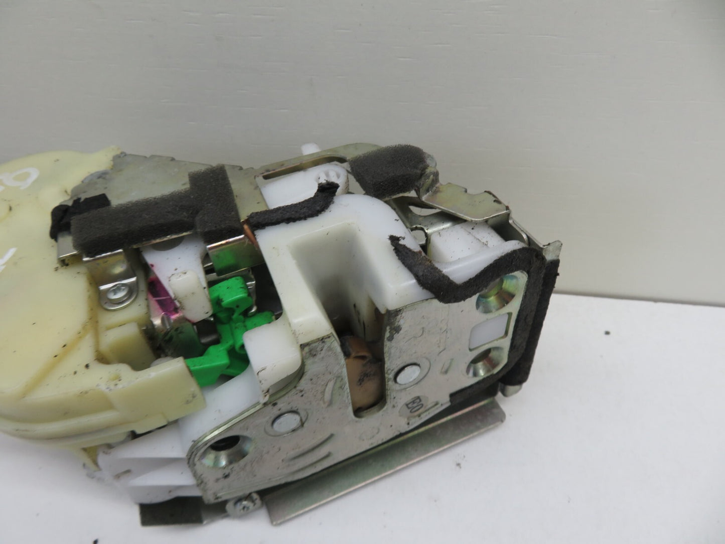 HONDA CRV MK2 OSR DOOR LOCK CATCH RIGHT REAR 2002-2006 1651-22