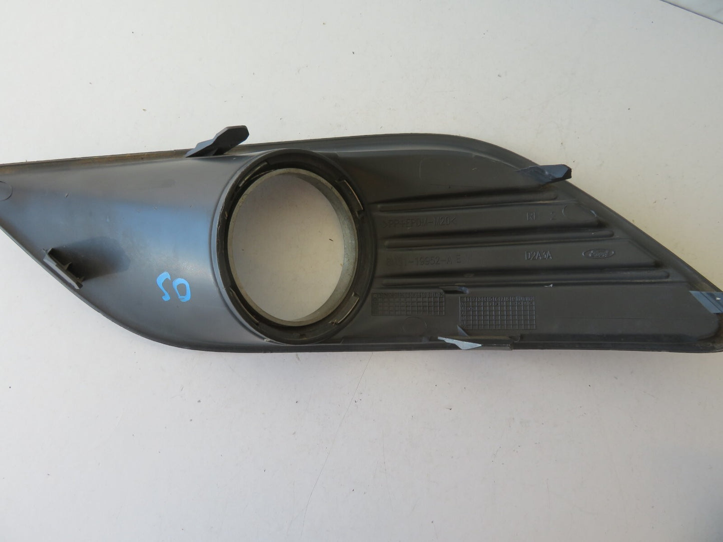 FORD FOCUS MK2 OS FRONT FOG LIGHT SURROUND TRIM 2008-2011 AMS1410