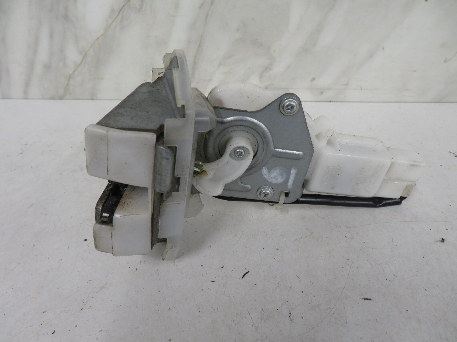 SUZUKI SWIFT GLS TAILGATE BOOT LOCK CATCH 1998-2003 1341-6