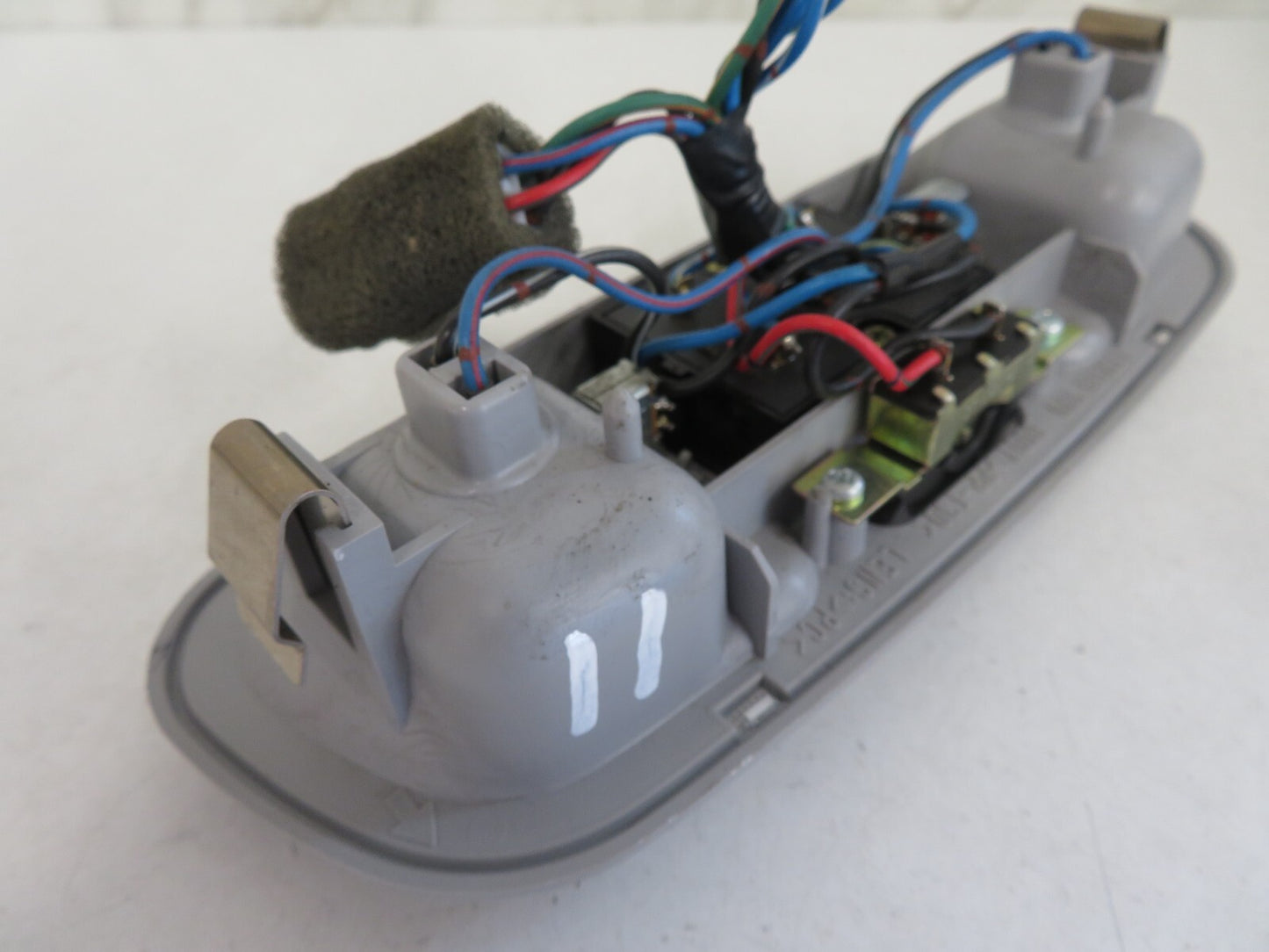 MAZDA MPV INTERIOR ROOF LIGHT LC7169970 2000-2005 A1222-11