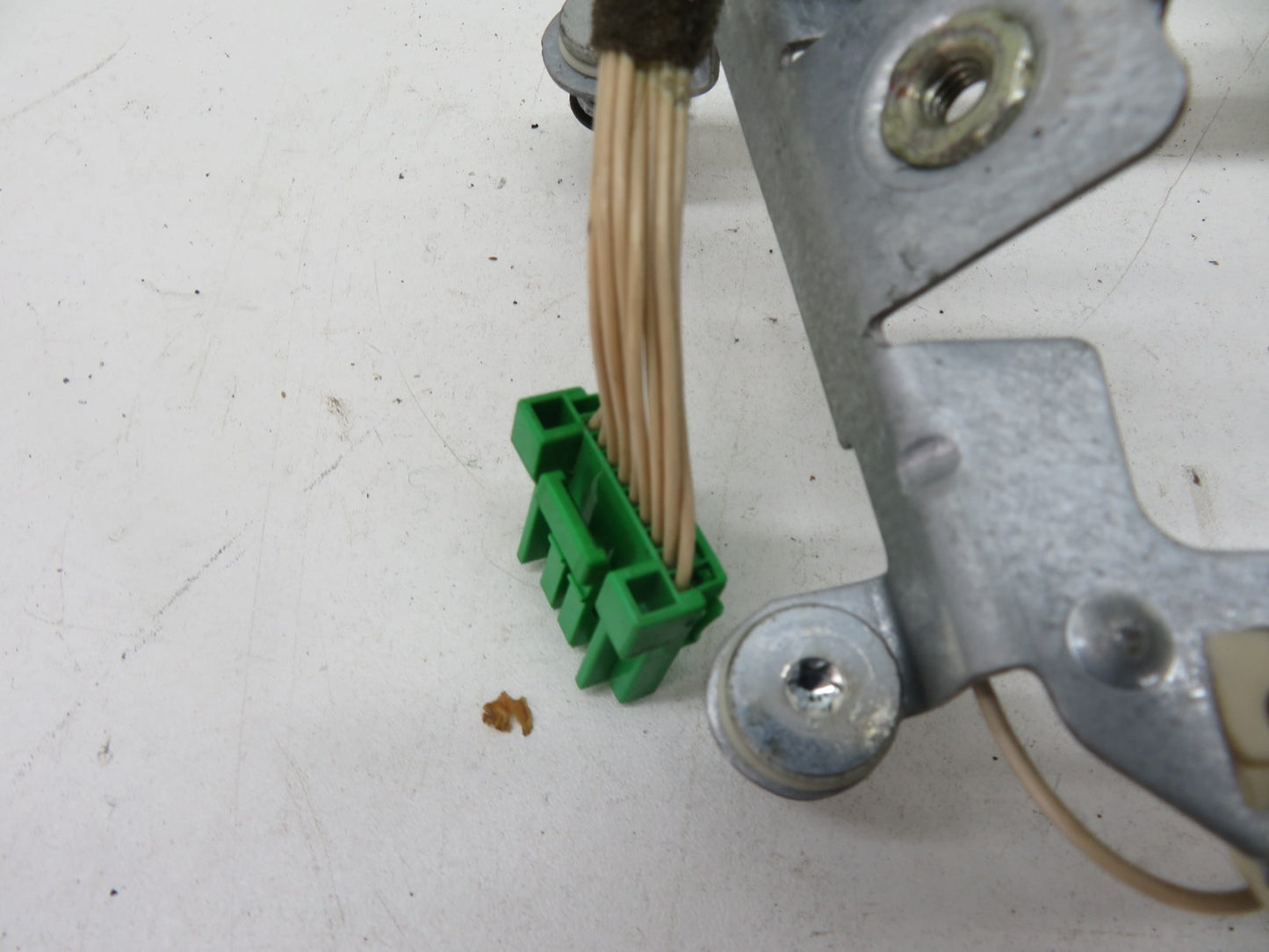 VOLVO V70 MK2 STEERING WHEEL EARTH MOUNTING BRACKET 2000-2007 1241-6