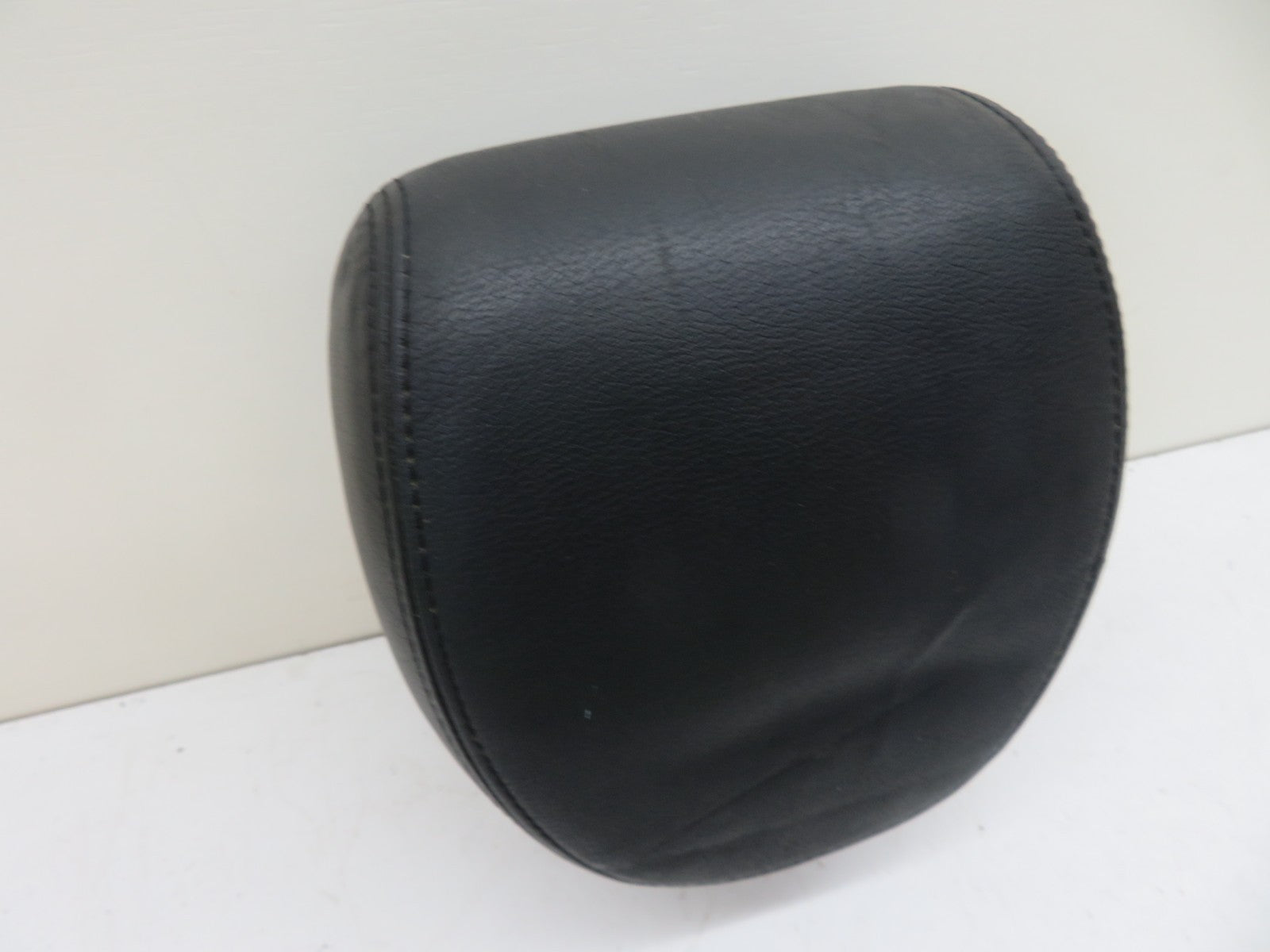 PORSCHE CAYENNE 955 REAR LEATHER MIDDLE HEAD REST 2003-2006