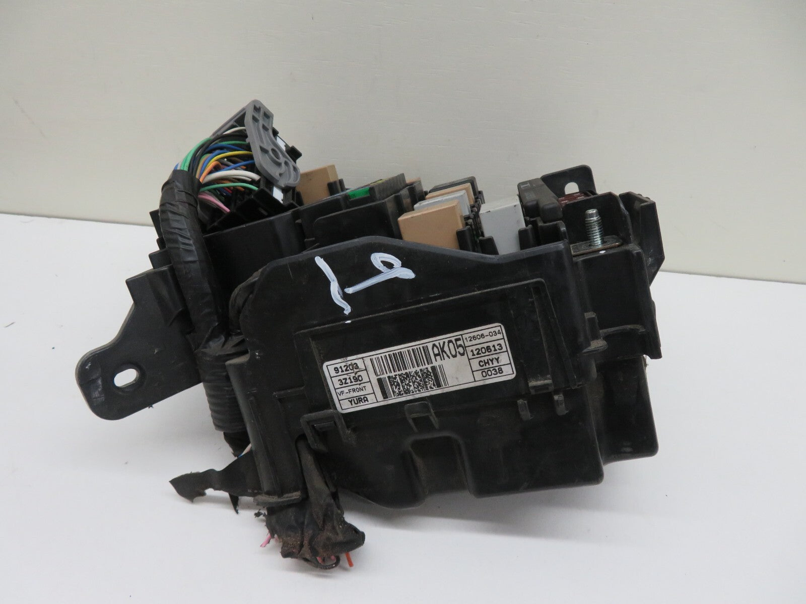 HYUNDAI I40 ENGINE BAY FUSE BOX 84603-3Z410 2011-2015 A581-9