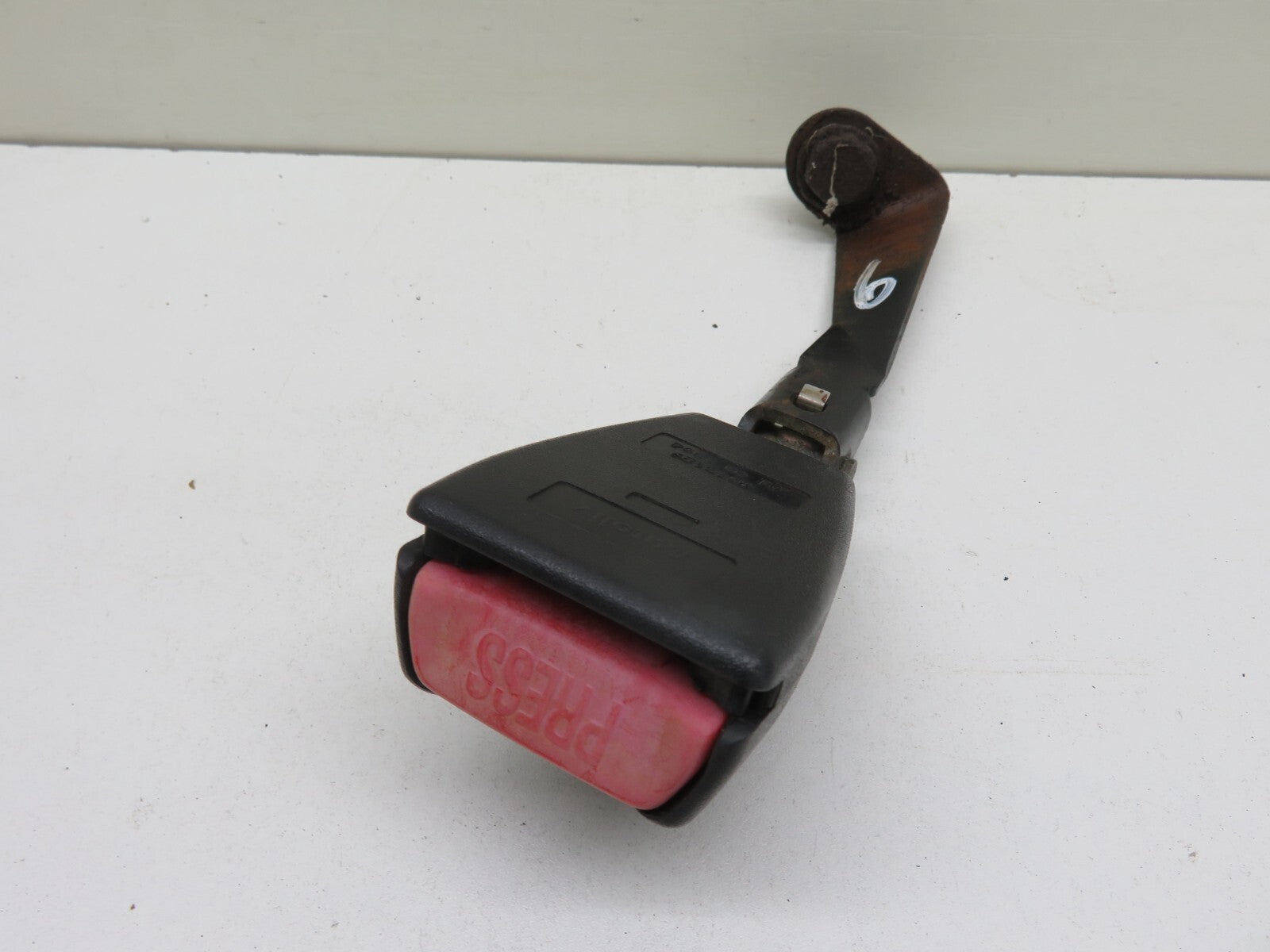 BMW E36 CONVERTIBLE REAR LEFT SEAT BELT BUCKLE 8119127 1991-1998 1756-6