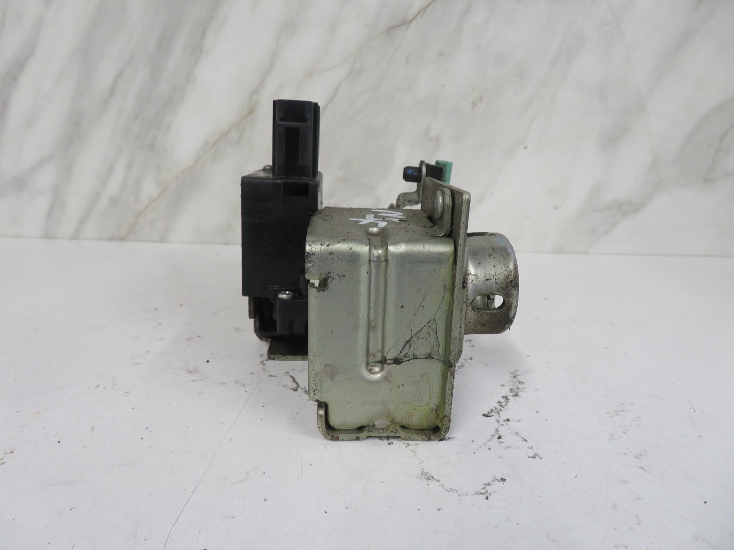 FORD TRANSIT CONNECT NS PASSENGER DOOR LOCK CATCH 2T1AV21813BE 2002-2006 A1219-3