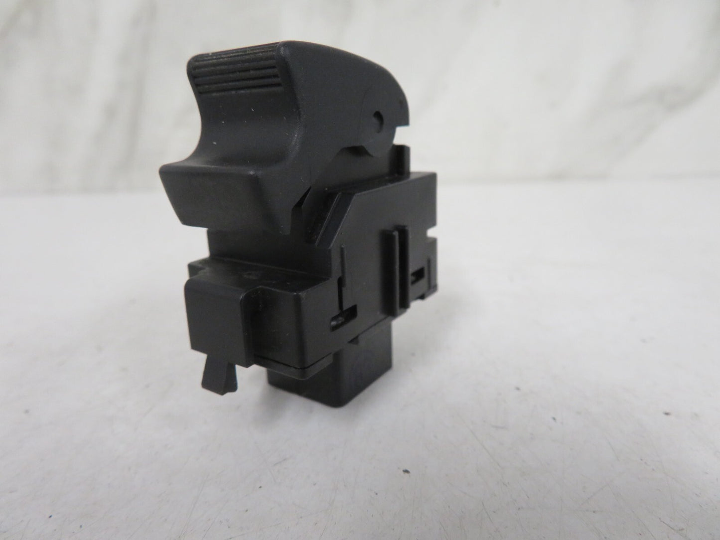 TOYOTA COROLLA FRONT WINDOW SWITCH LEFT SIDE 84810-02040  2004-2007 MIX1424-23