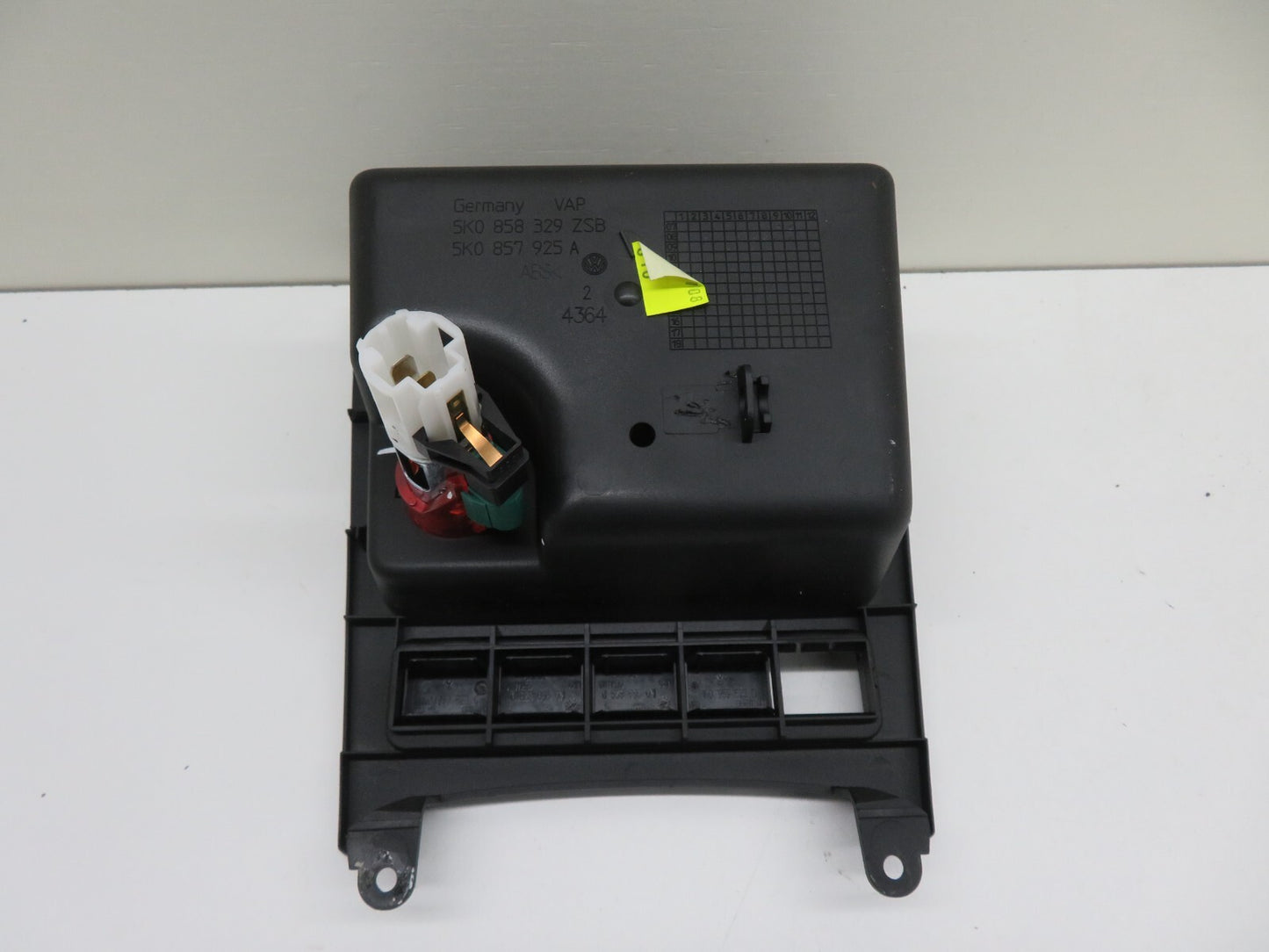 VOLKSWAGEN VW EOS 12V SOCKET STORAGE TRAY 5K0858329 2006-2010 1701-6