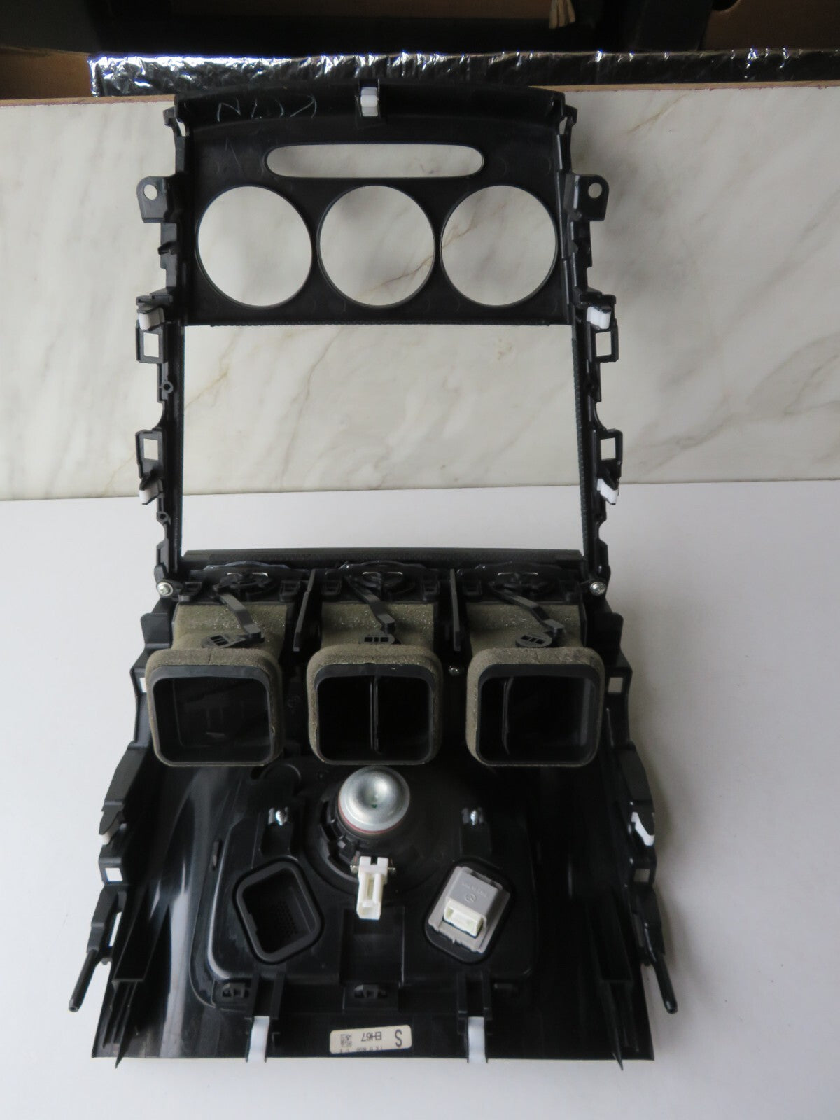 MAZDA CX7 CENTRE DASHBOARD AIR VENTS TRIM 2009-2012