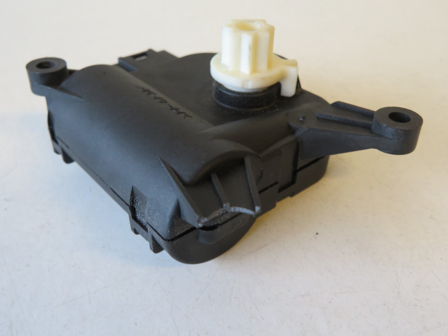 VOLKSWAGEN VW TOURAN AIR HEATER FLAP MOTOR 1K0907511 (SEE PIC) 2003-2010 AMS1605