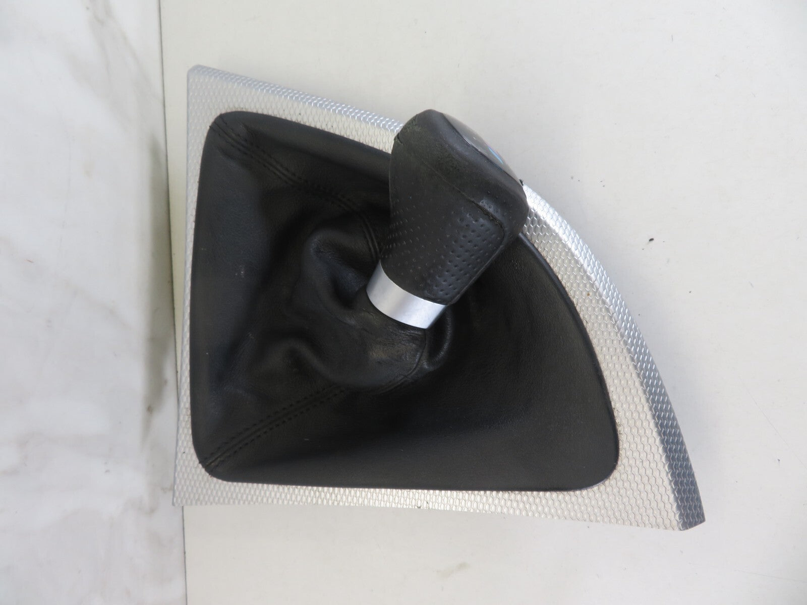 BMW 1 SERIES E88 M SPORT GEAR GAITTOR SURROUND WITH KNOB 2007-2013 A1218-2