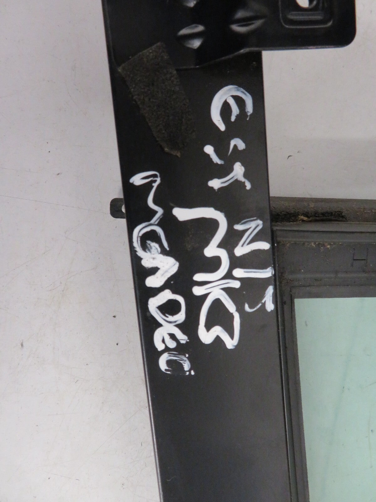 FORD MONDEO MK3 ESTATE NS PASSENGER REAR QUARTER GLASS WINDOW 2001-2007 MX1520-1