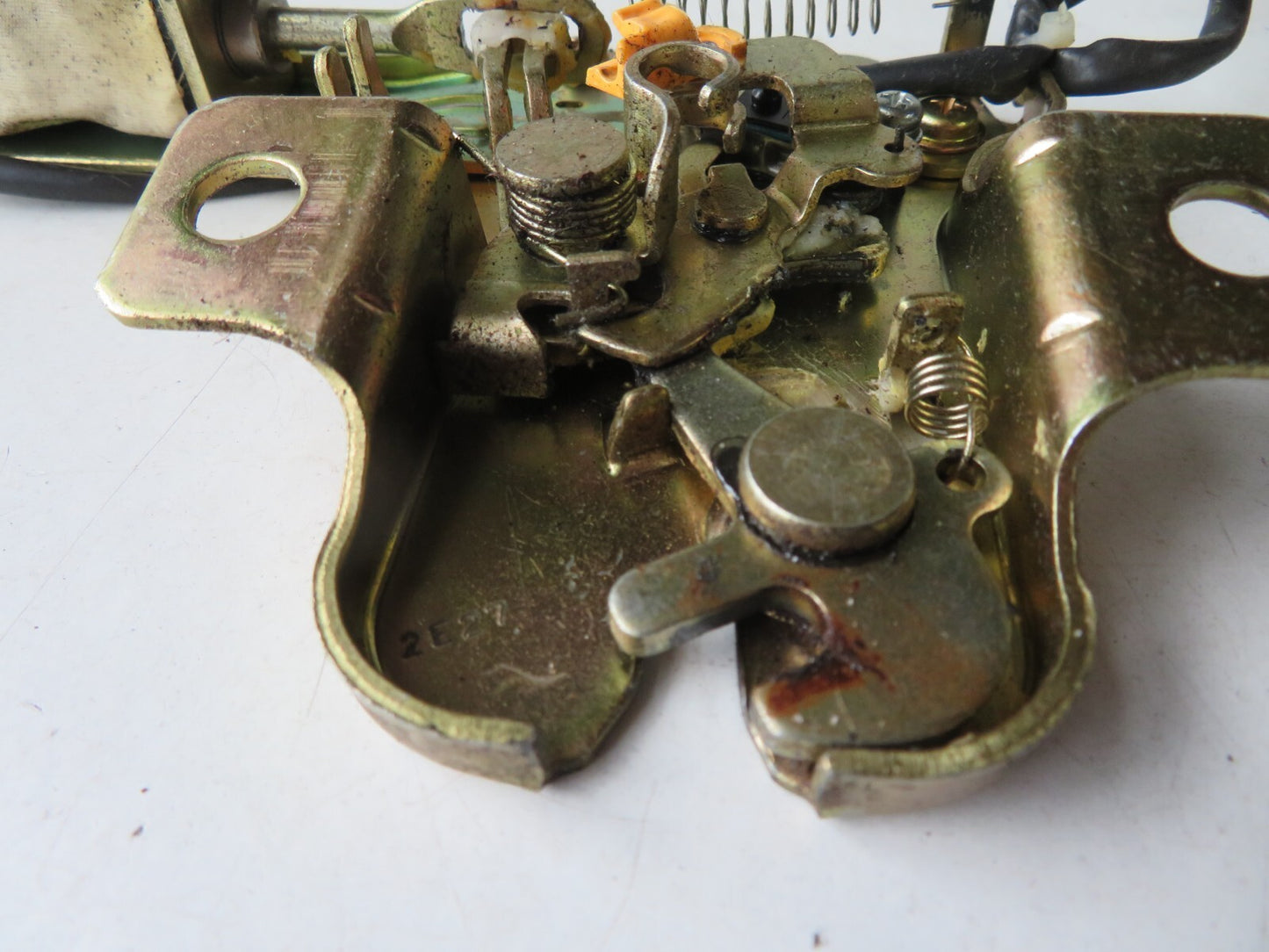 MAZDA MX5 MK2 TAILGATE BOOT LOCK CATCH 1998-2004 A1450-10