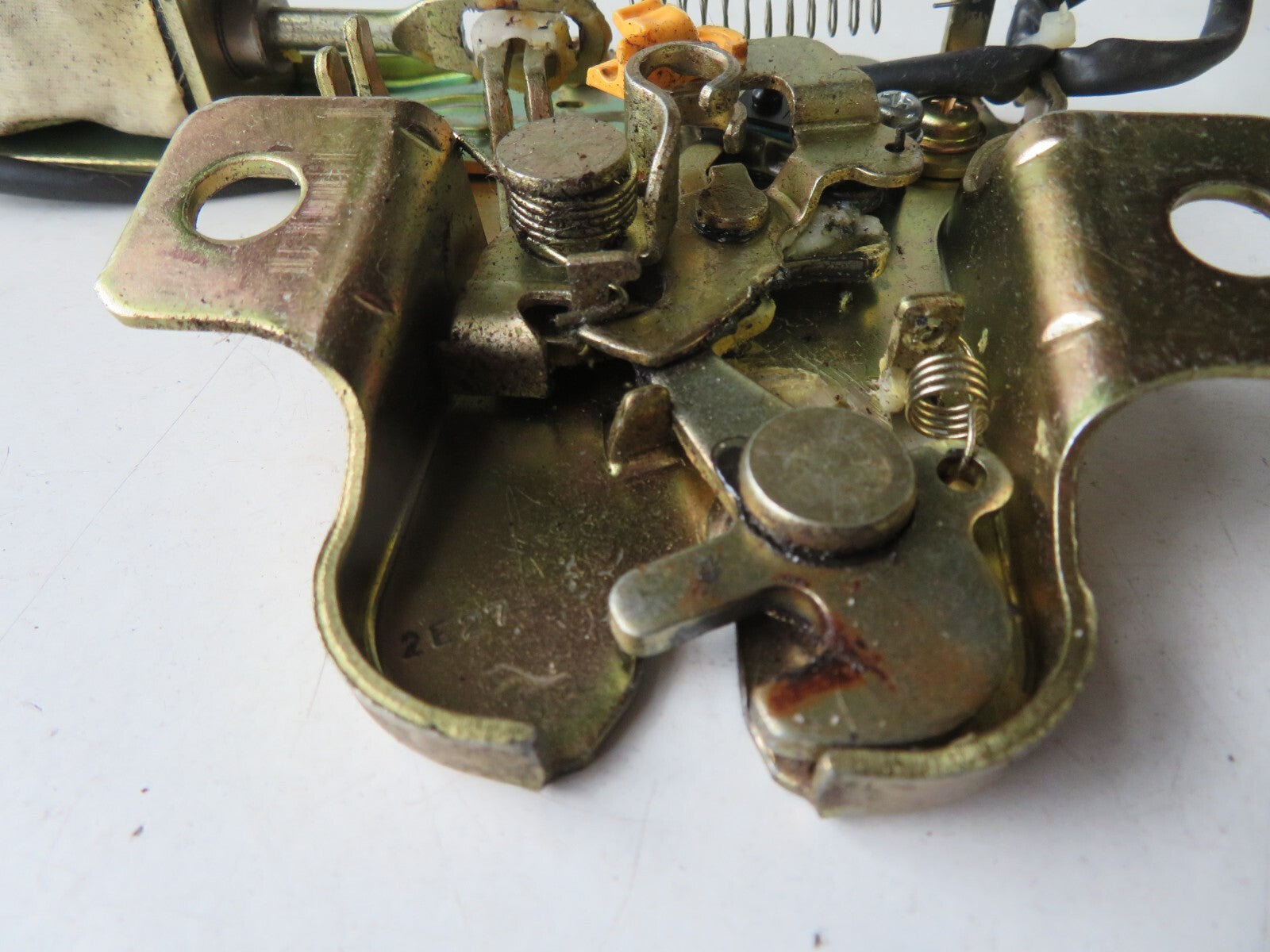 MAZDA MX5 MK2 TAILGATE BOOT LOCK CATCH 1998-2004 A1450-10