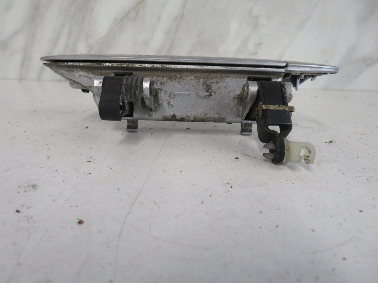 AUDI A8 D2 OS DRIVER SIDE EXTERIOR DOOR HANDLE 1998-2002 A1636-14