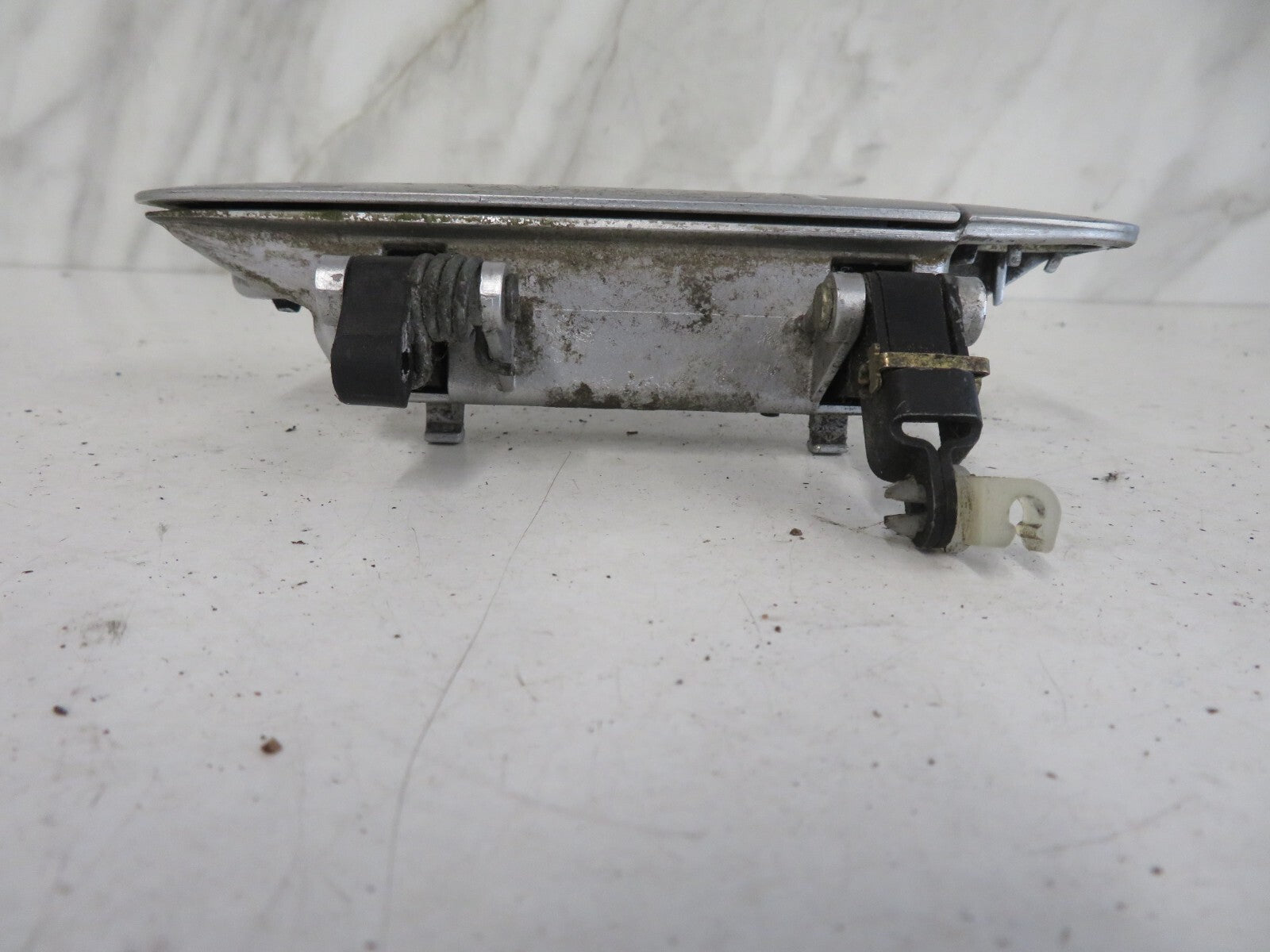 AUDI A8 D2 OS DRIVER SIDE EXTERIOR DOOR HANDLE 1998-2002 A1636-14