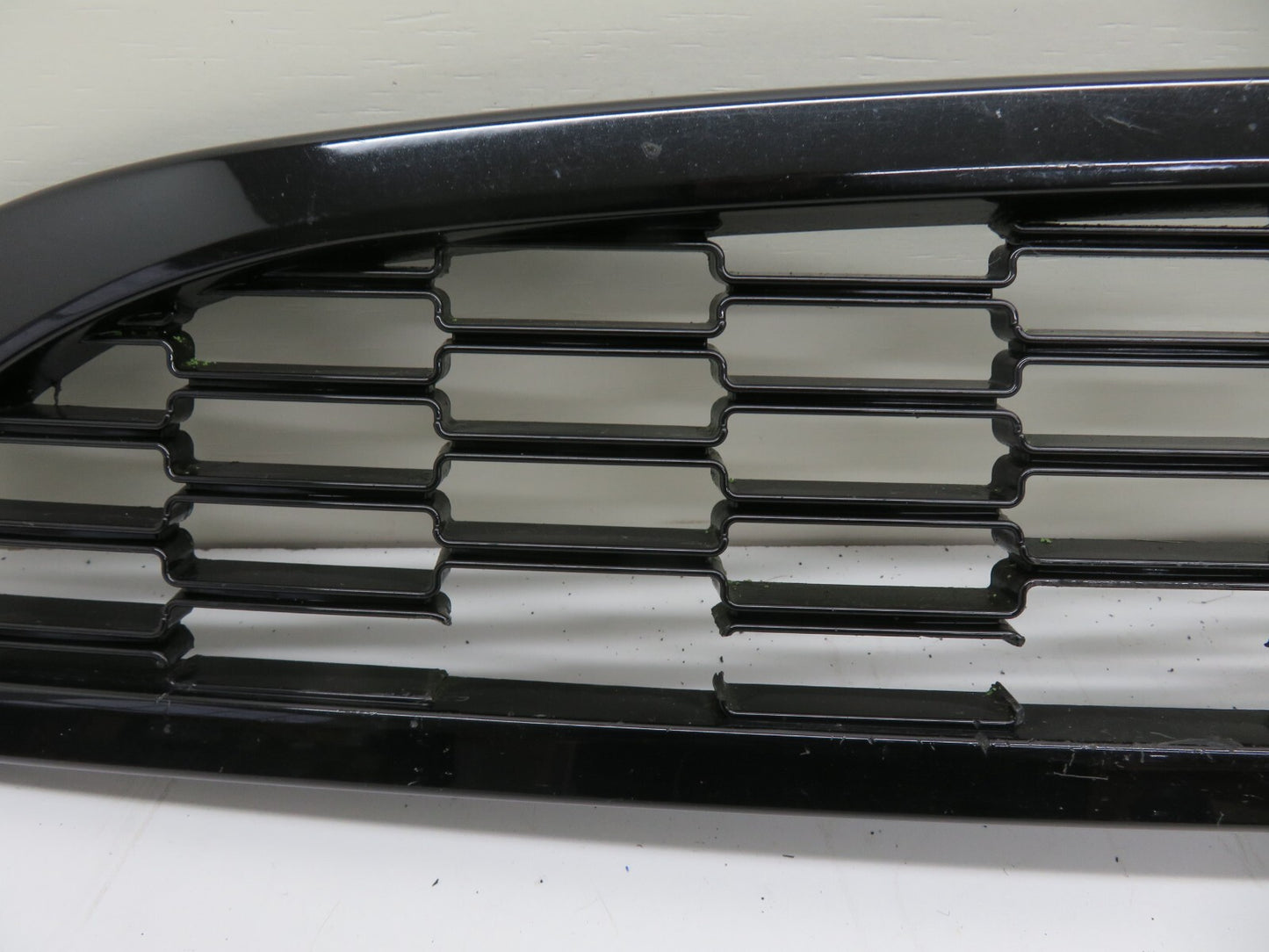 MINI COOPER S R53 AERO LOWER FRONT GRILLE JCW (DAMAGE SEE PHOTOS) 2001-2006
