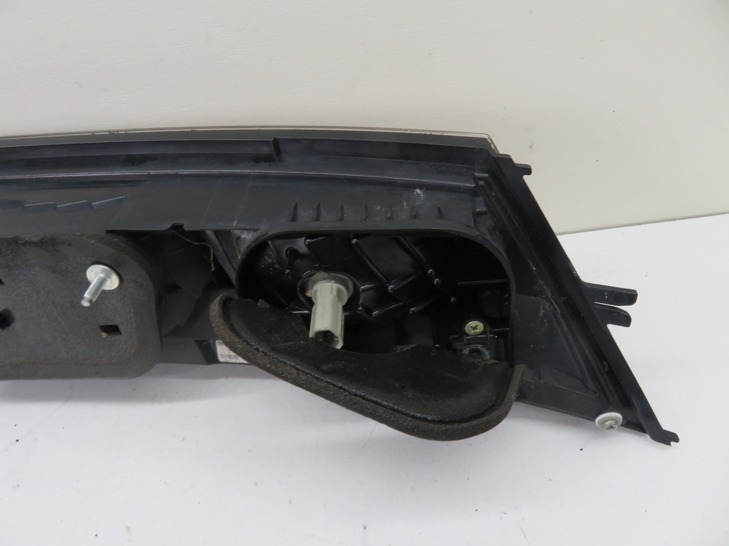 HONDA CIVIC MK8 REAR CENTER TAIL LIGHT HANDLE 2006-2011