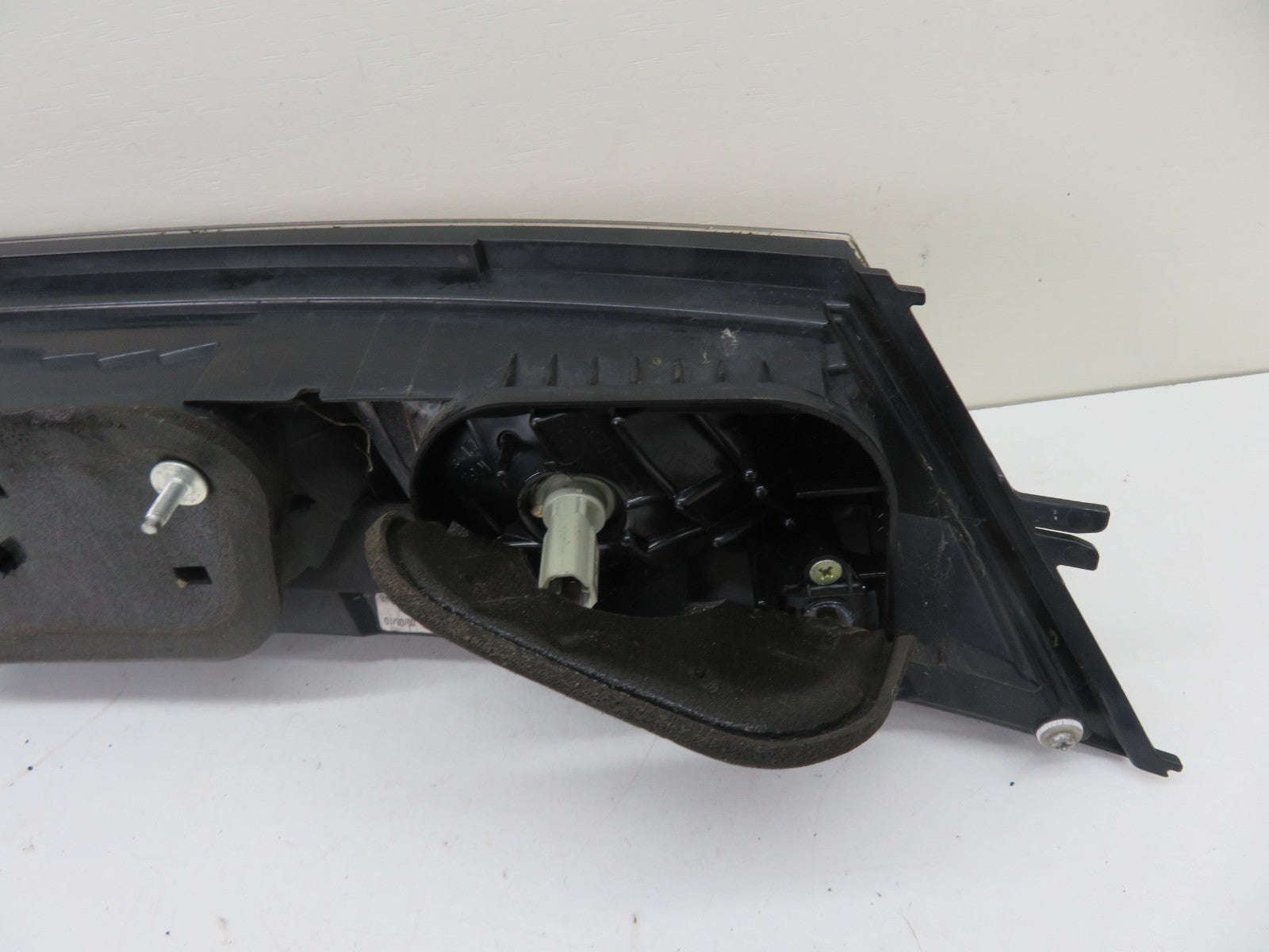 HONDA CIVIC MK8 REAR CENTER TAIL LIGHT HANDLE 2006-2011