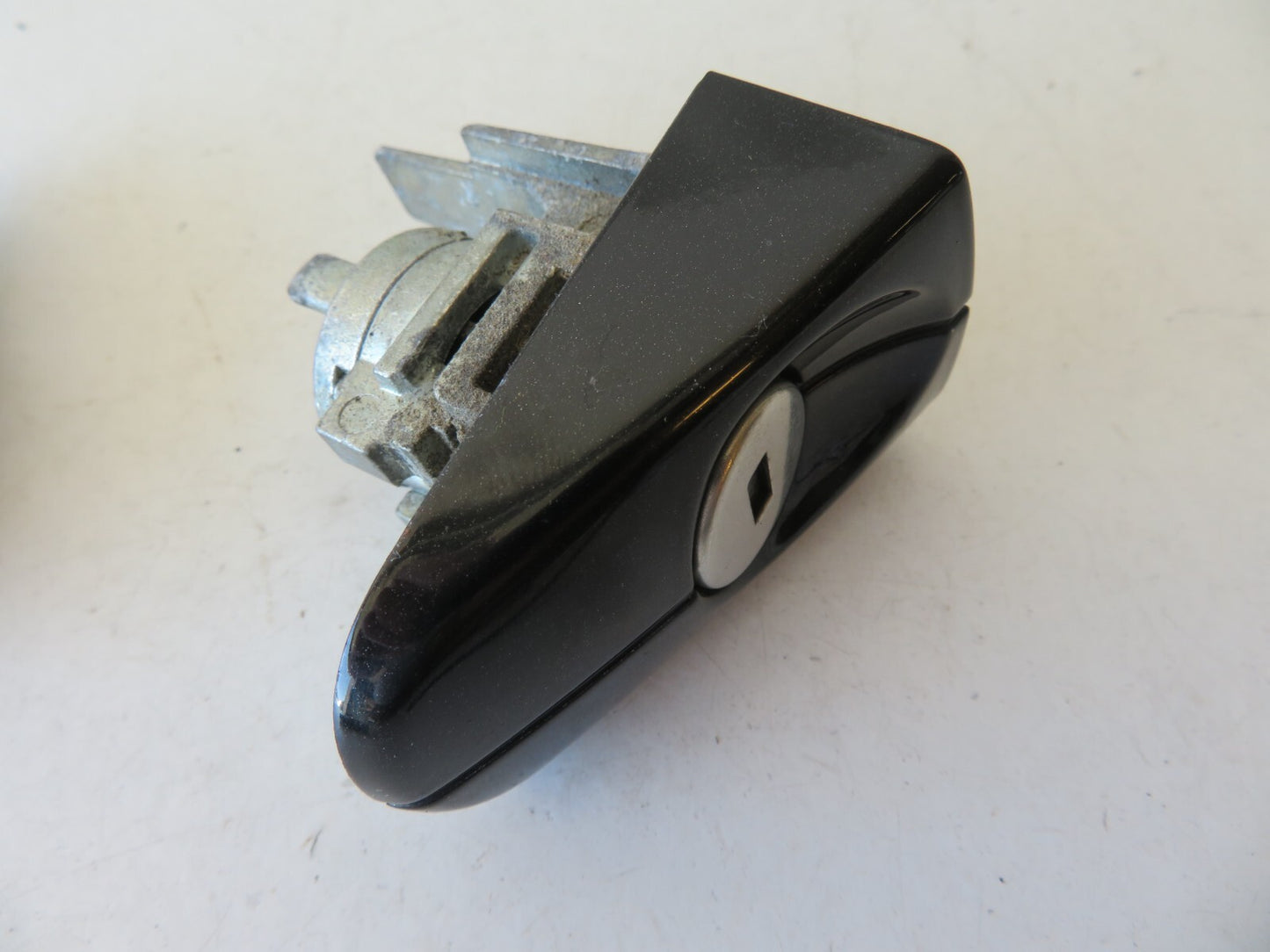 FORD FOCUS MK2 KEY DOOR LOCK IN PANTHER BLACK 2008-2011 AMS1410