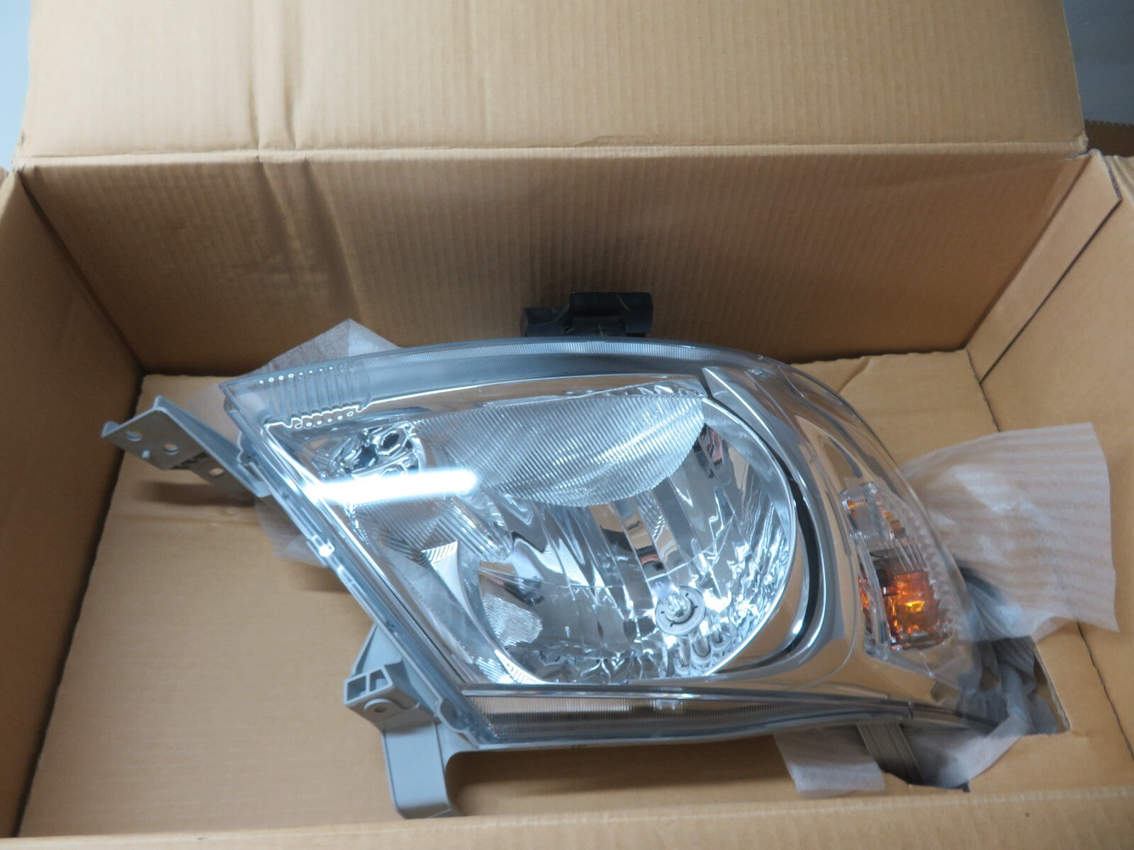 OS DRIVER SIDE HEADLIGHT FOR TOYOTA HILUX 81110-0K180 2009-2015