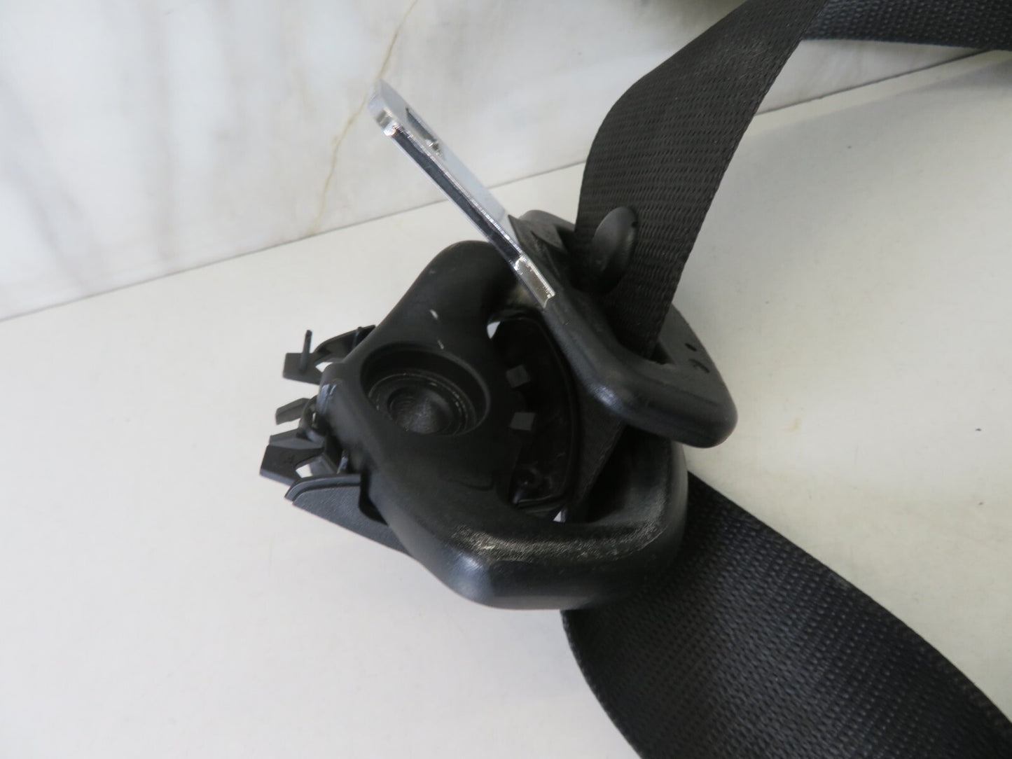 BMW 1 SERIES E88 NS PASSENGER FRONT SEAT BELT 34024008 2007-2013 A1119-5