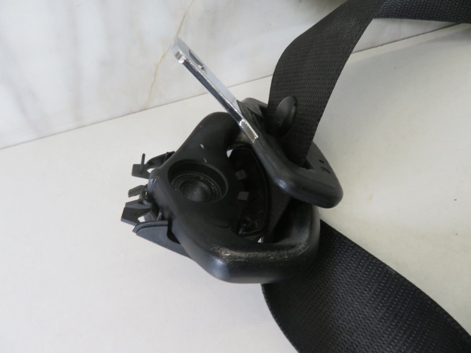 BMW 1 SERIES E88 NS PASSENGER FRONT SEAT BELT 34024008 2007-2013 A1119-5