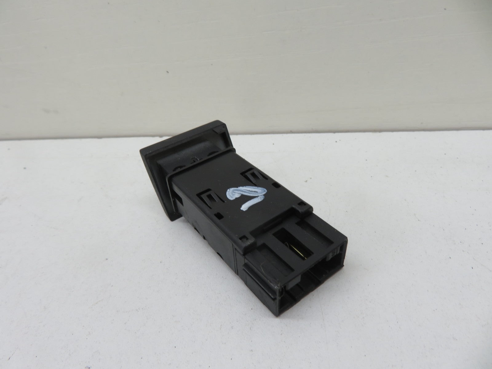 LAND ROVER FREELANDER 1 REAR FOG LIGHT SWITCH YUE500110PUY 2004-2006 1672-18