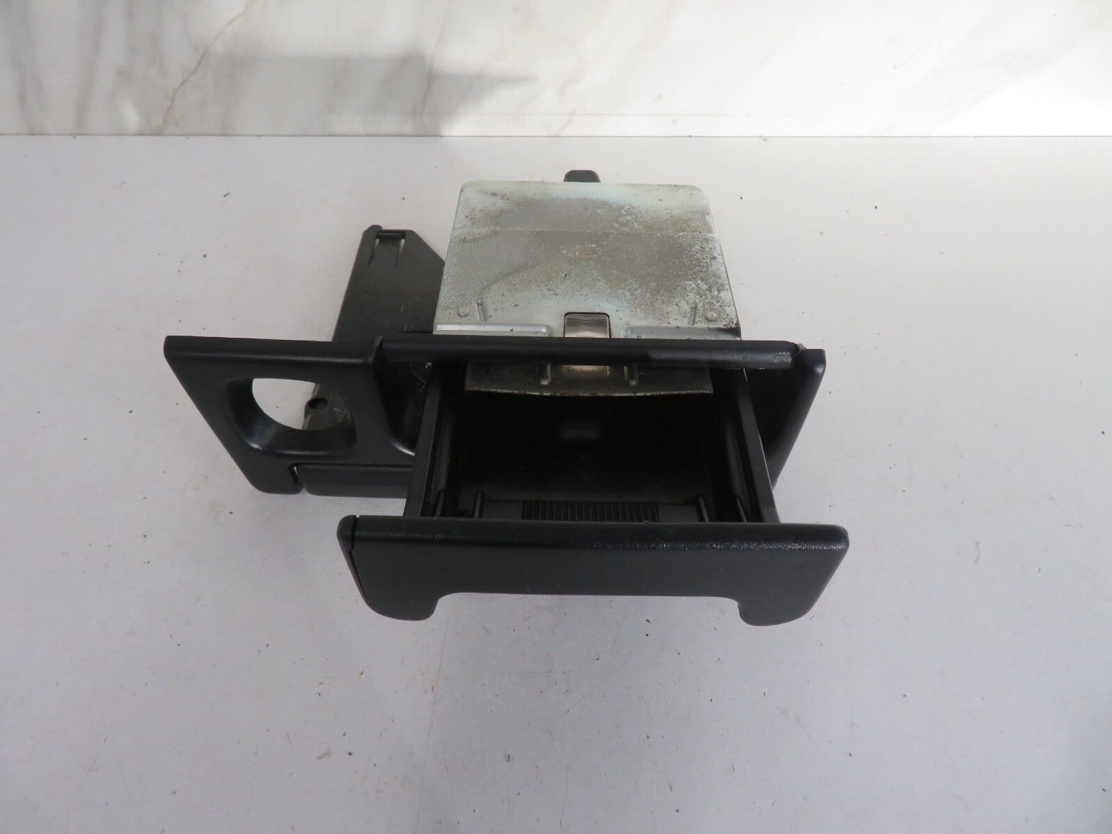 SUZUKI SWIFT GLS DASH TRIM ASH TRAY CUP HOLDER 73851-60E00 1988-2002 1439-4