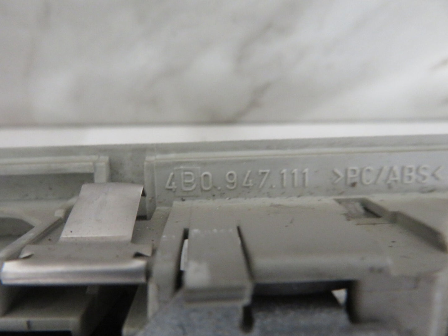 AUDI A8 D2 INTERIOR ROOF LIGHT 4B0947111 1998-2002 A1652-5