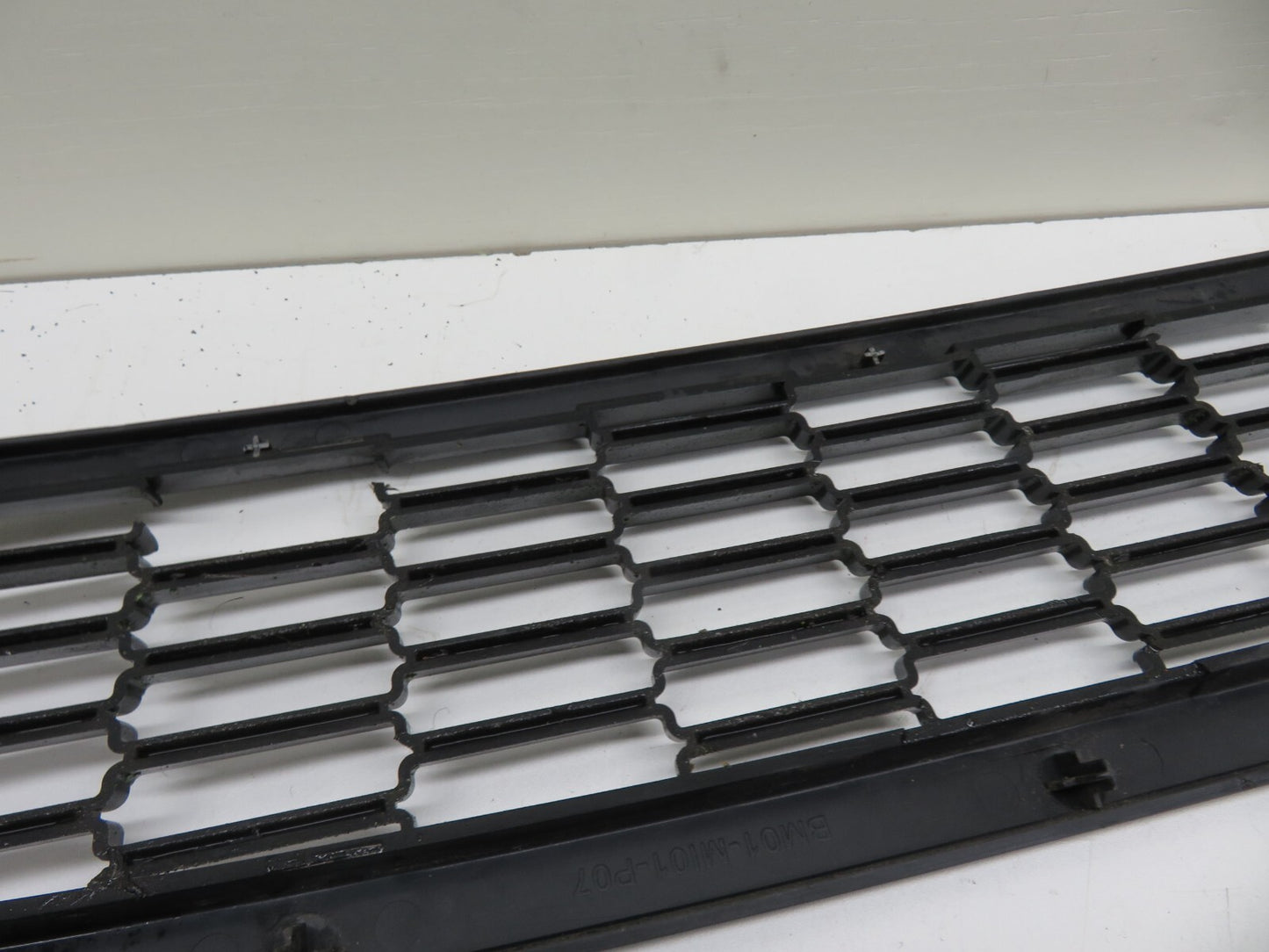 MINI COOPER S R53 AERO LOWER FRONT GRILLE JCW (DAMAGE SEE PHOTOS) 2001-2006