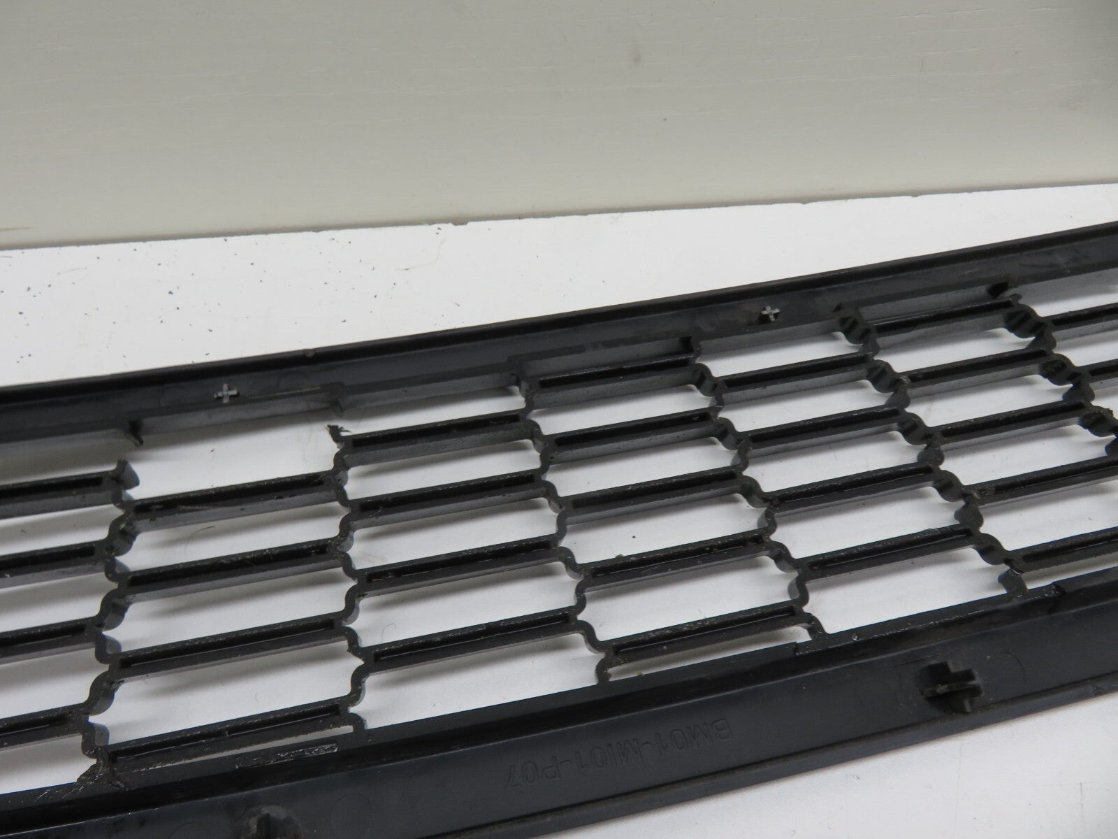 MINI COOPER S R53 AERO LOWER FRONT GRILLE JCW (DAMAGE SEE PHOTOS) 2001-2006