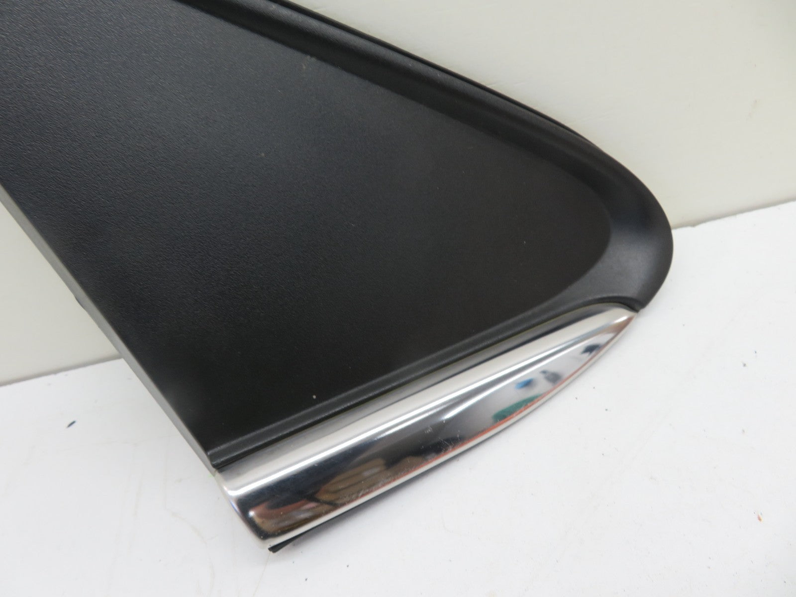 VAUXHALL MOKKA OS DRIVER FRONT QUARTER TRIM 2012-2016 1739-6