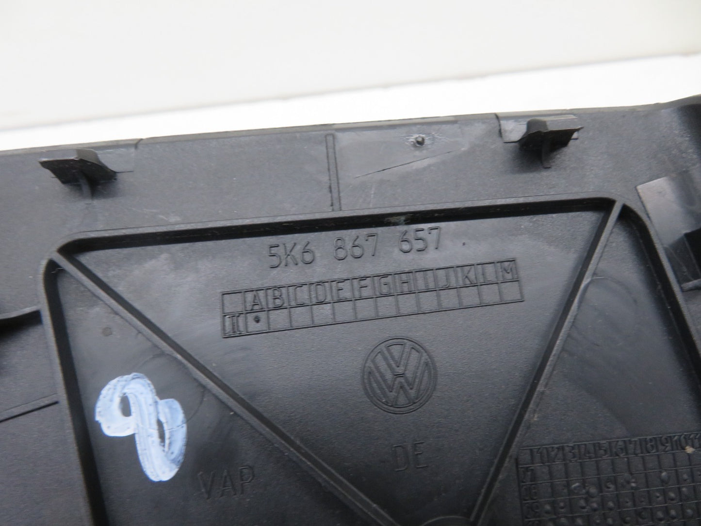 VW GOLF MK6 REAR LIGHT ACCESS TRIM NS PASSENGER 5K6867657 2009-2013 1500-8