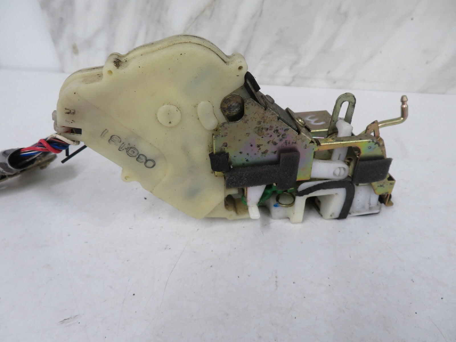 HONDA CRV MK2 OSR DOOR LOCK CATCH 2002-2006 1624-3