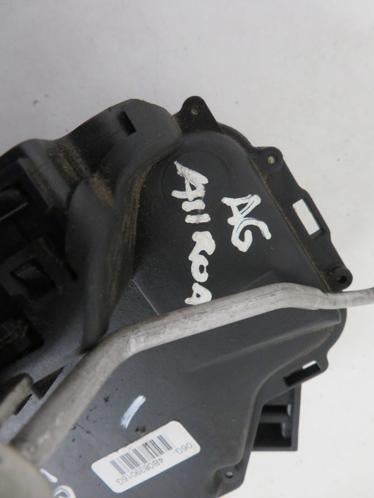 AUDI A6 ALL ROAD 1998-2003 OSR REAR DOOR LOCK CATCH 4B0839016G MIX1411-5