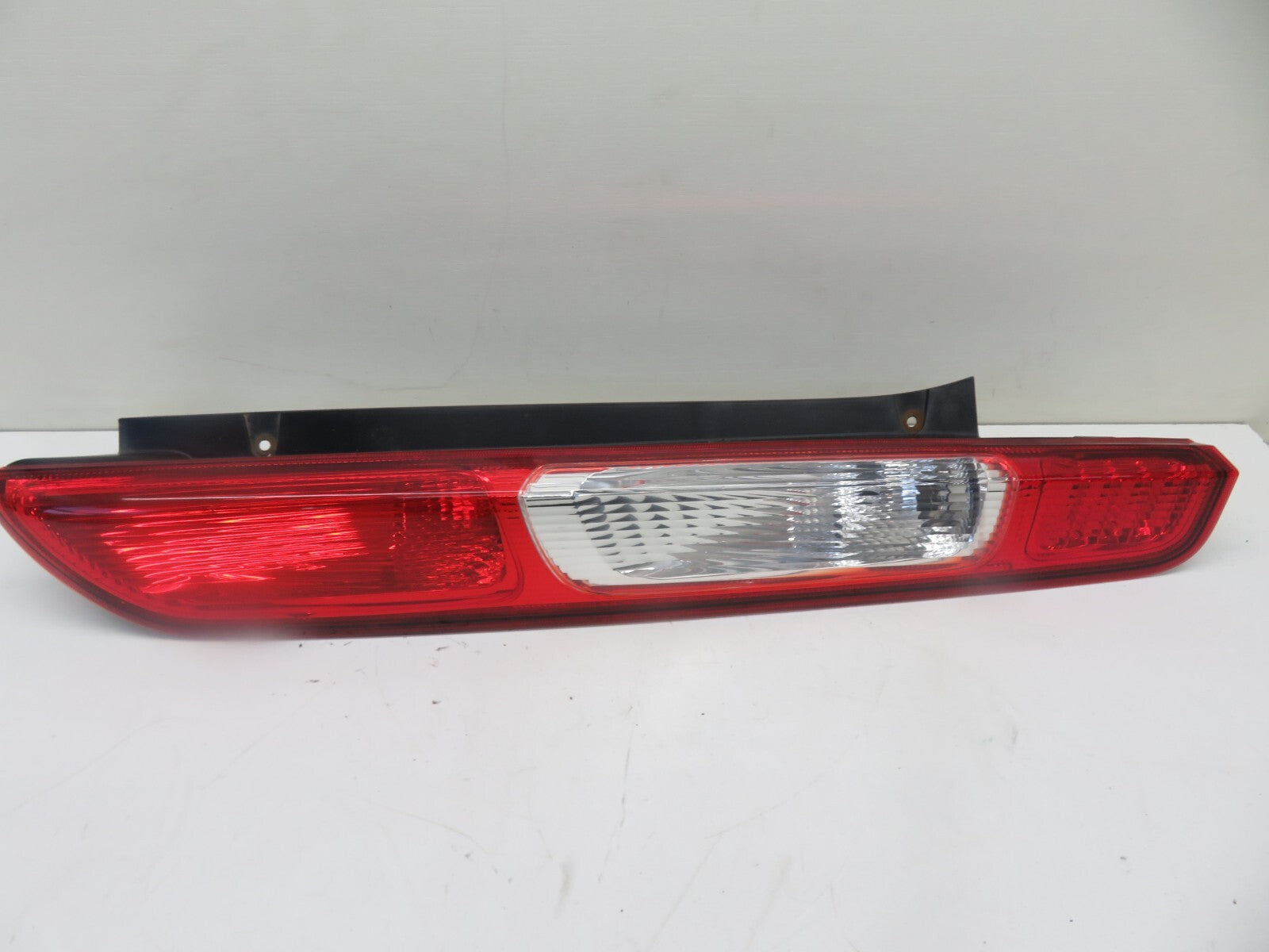 FORD FOCUS ST REAR OS DRIVER REAR TAIL LIGHT 2006-2010