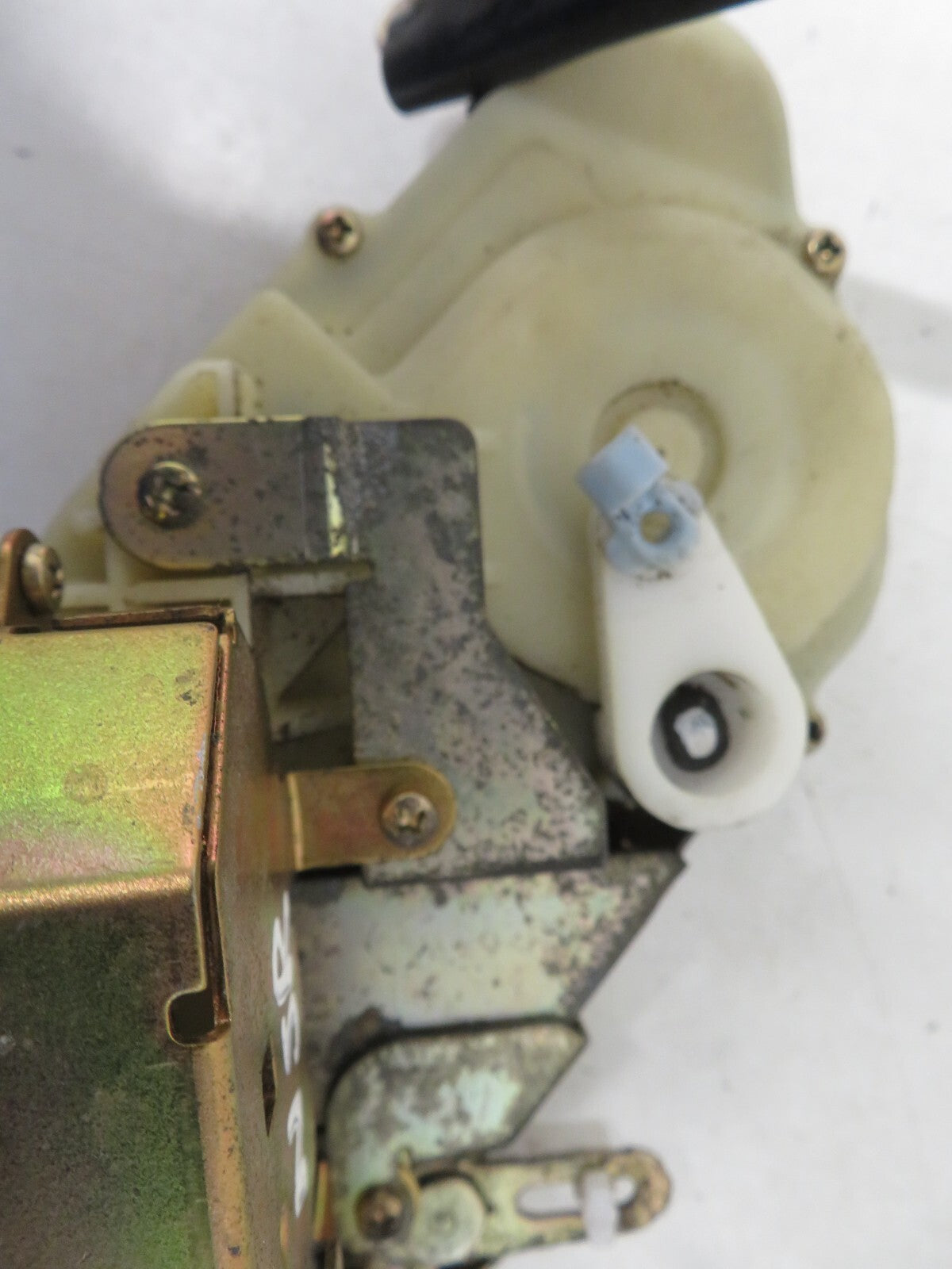 HONDA CRV MK2 NSR DOOR LOCK CATCH 2002-2006 1624-1