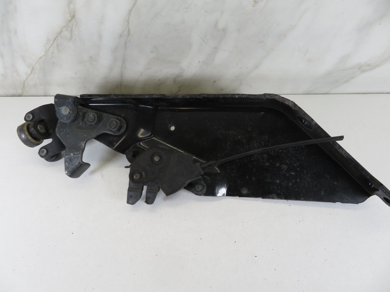 MAZDA 5 MPV NS PASSENGER BOTTOM SLIDING DOOR HINGE 2005-2010 A1427-12