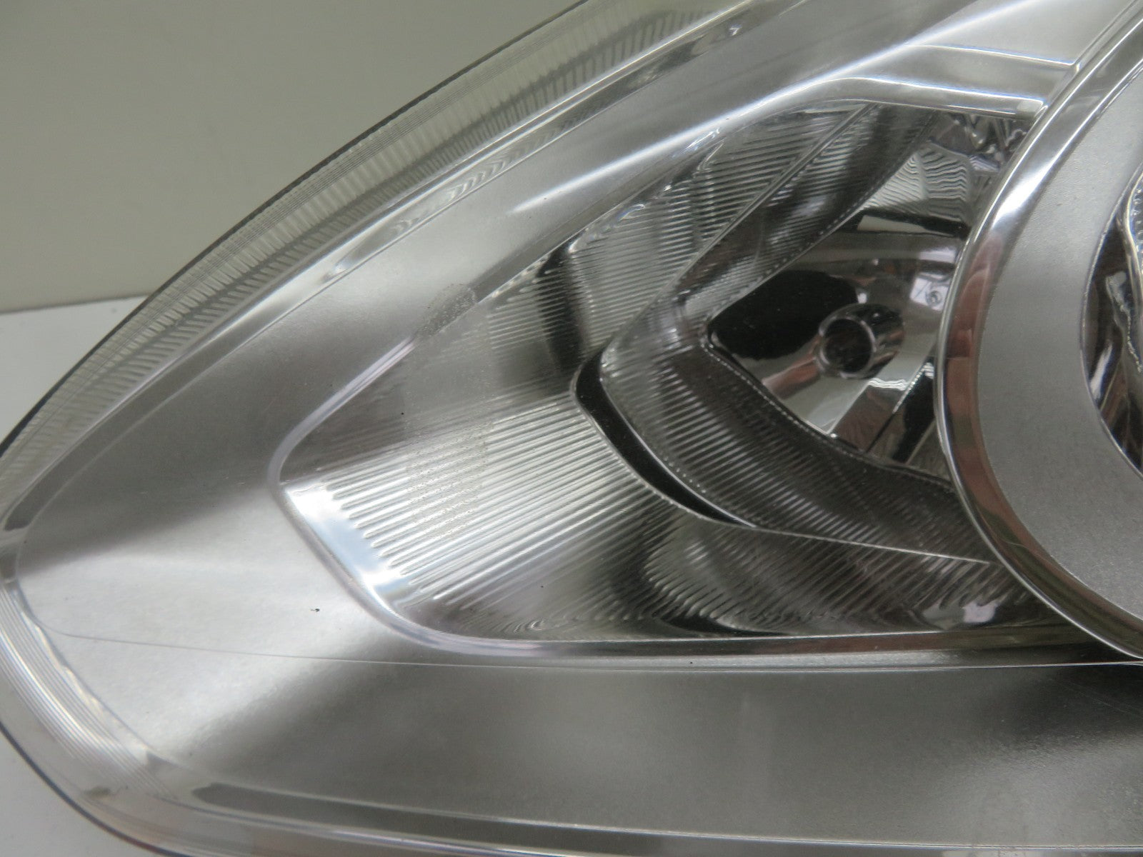 FORD C MAX NS FRONT PASSENGER HEADLIGHT AM51-13W030-BE (SEE PHOTOS) 2010-2015