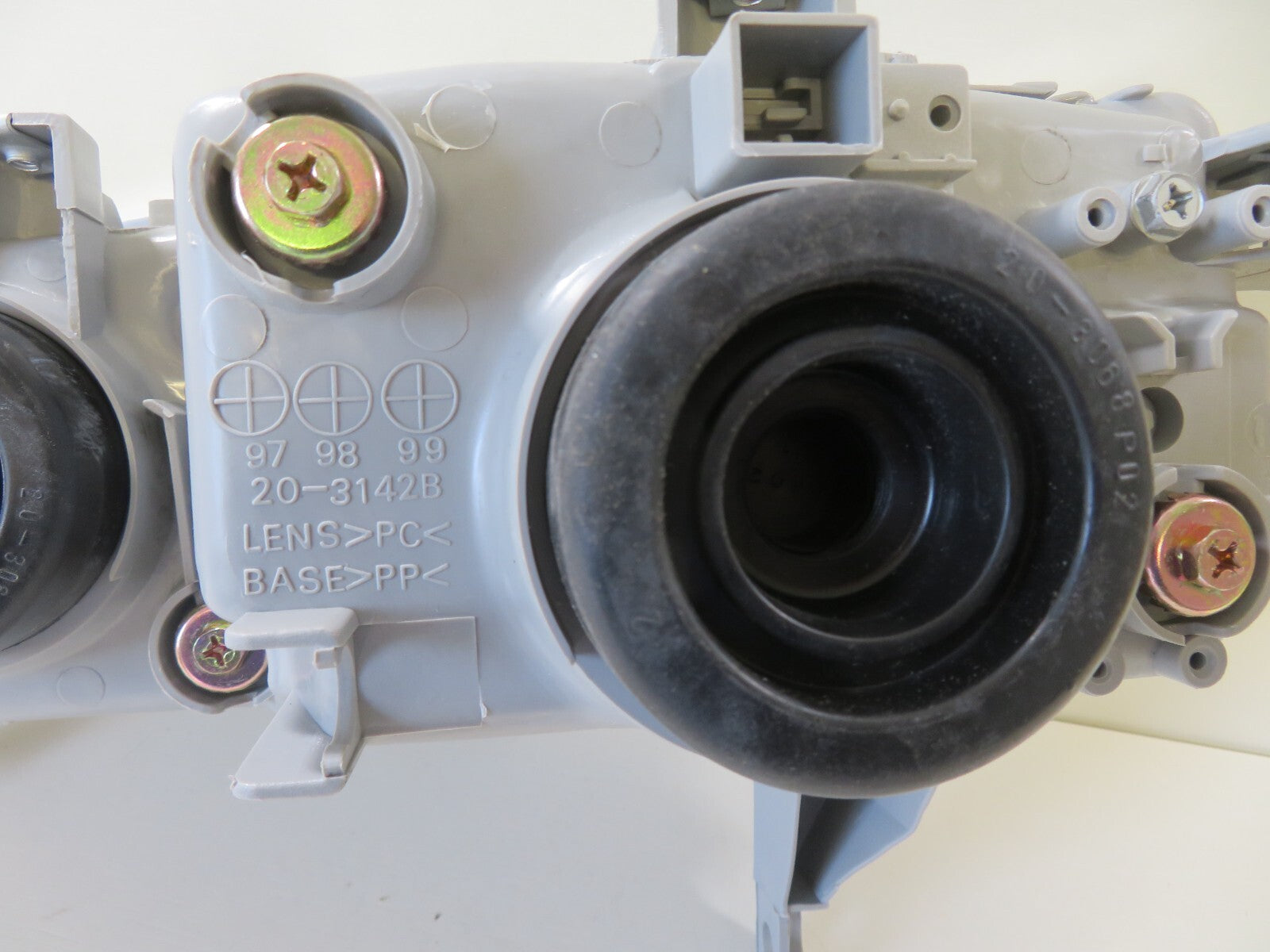 OS DRIVER RH HEADLIGHT TYC 20-3142-05-2B FITS HONDA ACCORD 1992-1995 #LSM