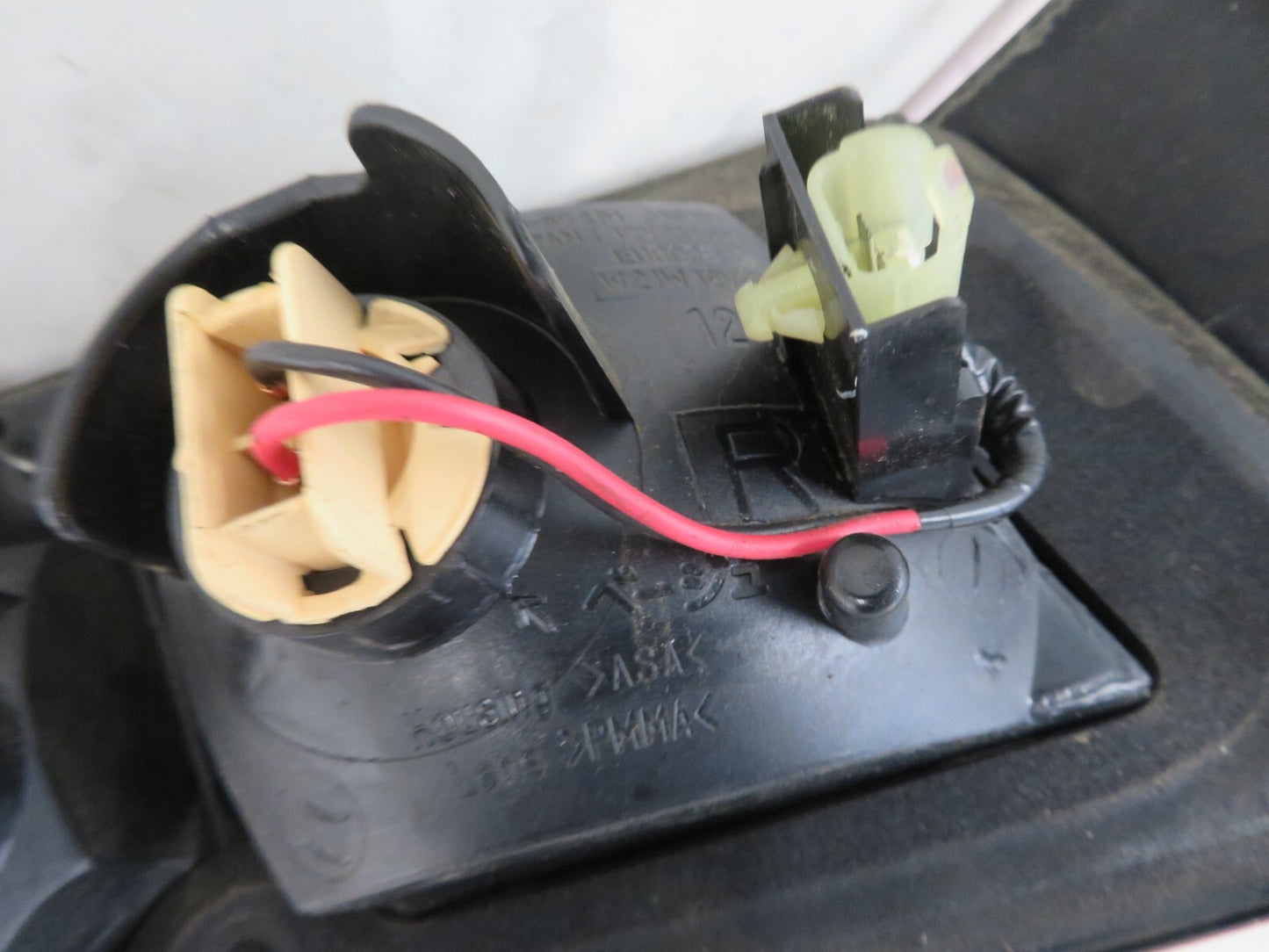 MITSUBISHI GALANT OS REAR TAIL LIGHT 226-87201 1996-2004 MIX-1710-4