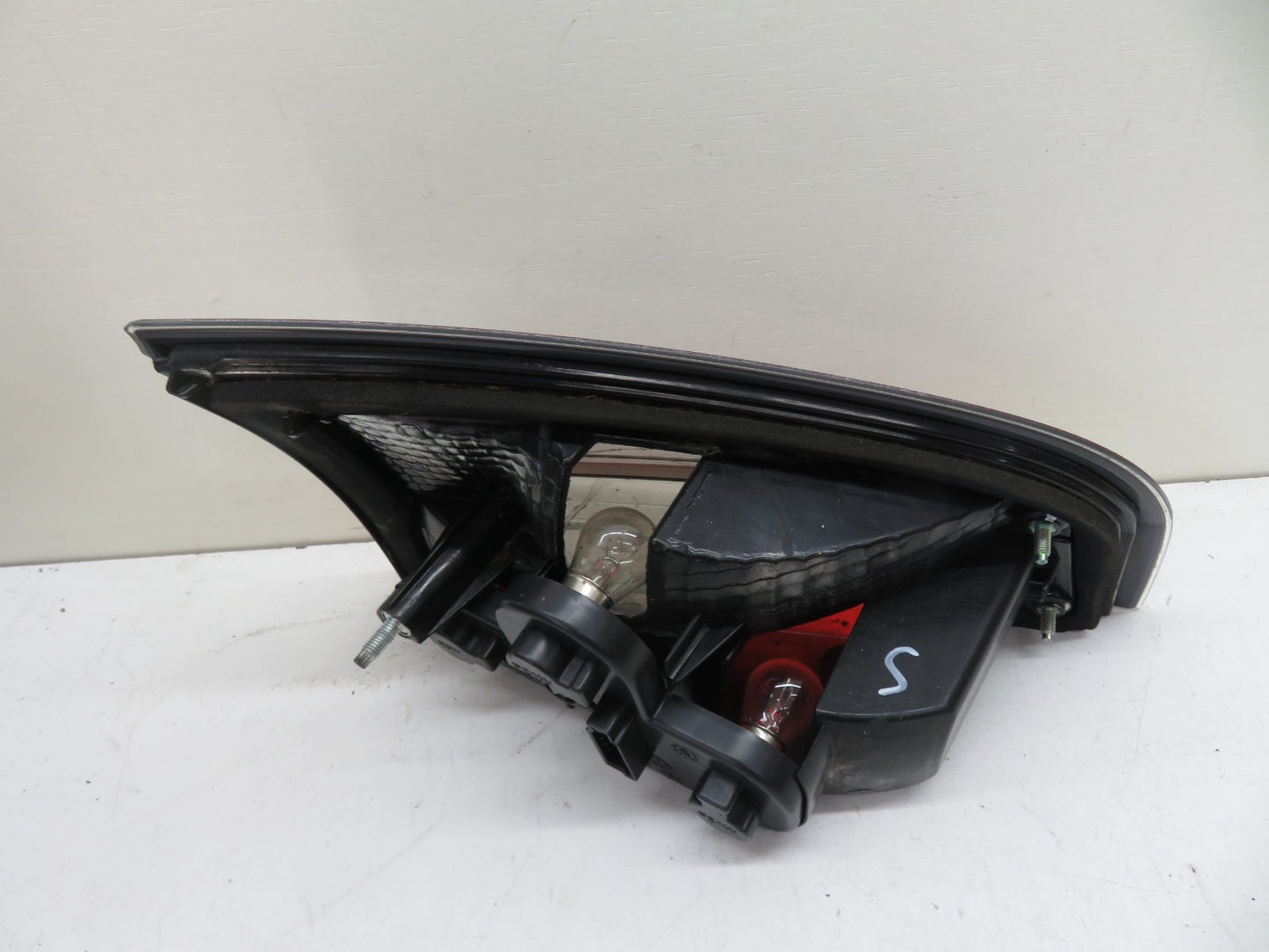 FORD S MAX OSR RIGHT INNER REAR TAIL LIGHT 2006-2010 1302-5