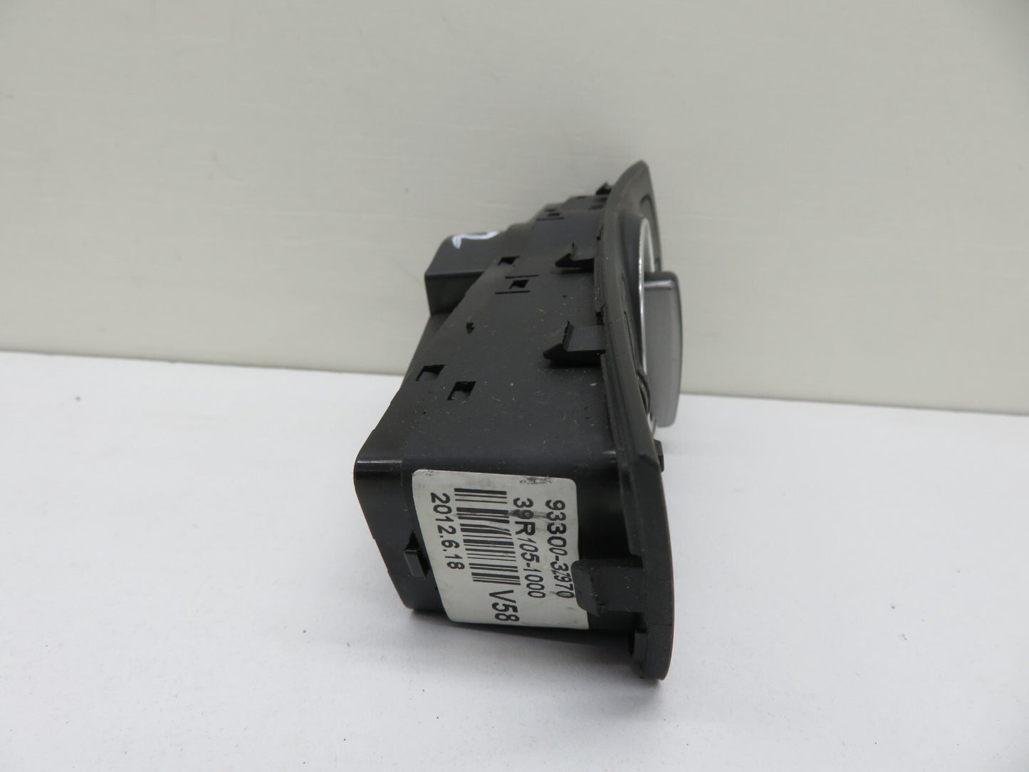 HYUNDAI I40 HEADLIGHT CONTROL SWITCHES 93300-3Z970 2011-2015 A581-12