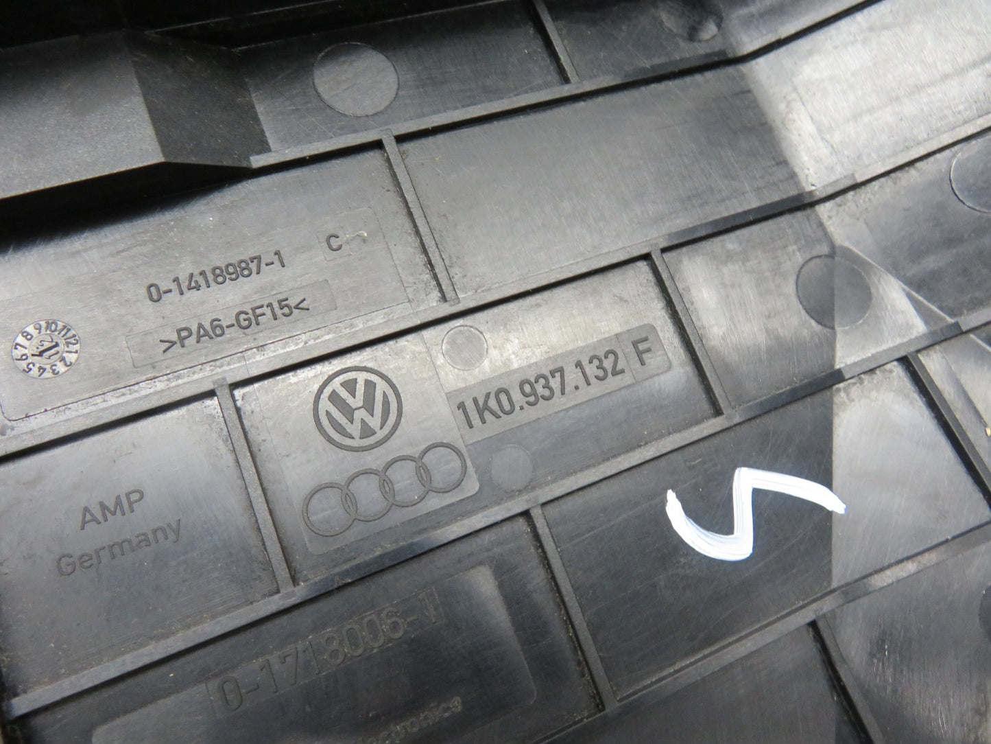 VW GOLF MK6 ENGINE BAY FUSE BOX COVER TRIM 1K0937132F 2009-2013 1500-5