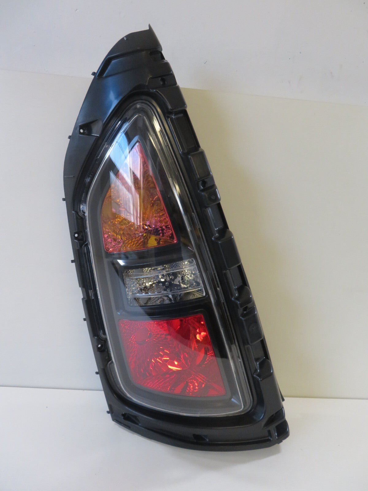 KIA SOUL NS PASSENGER REAR TAIL LIGHT TYC 11-11960-01-2 2009-2012