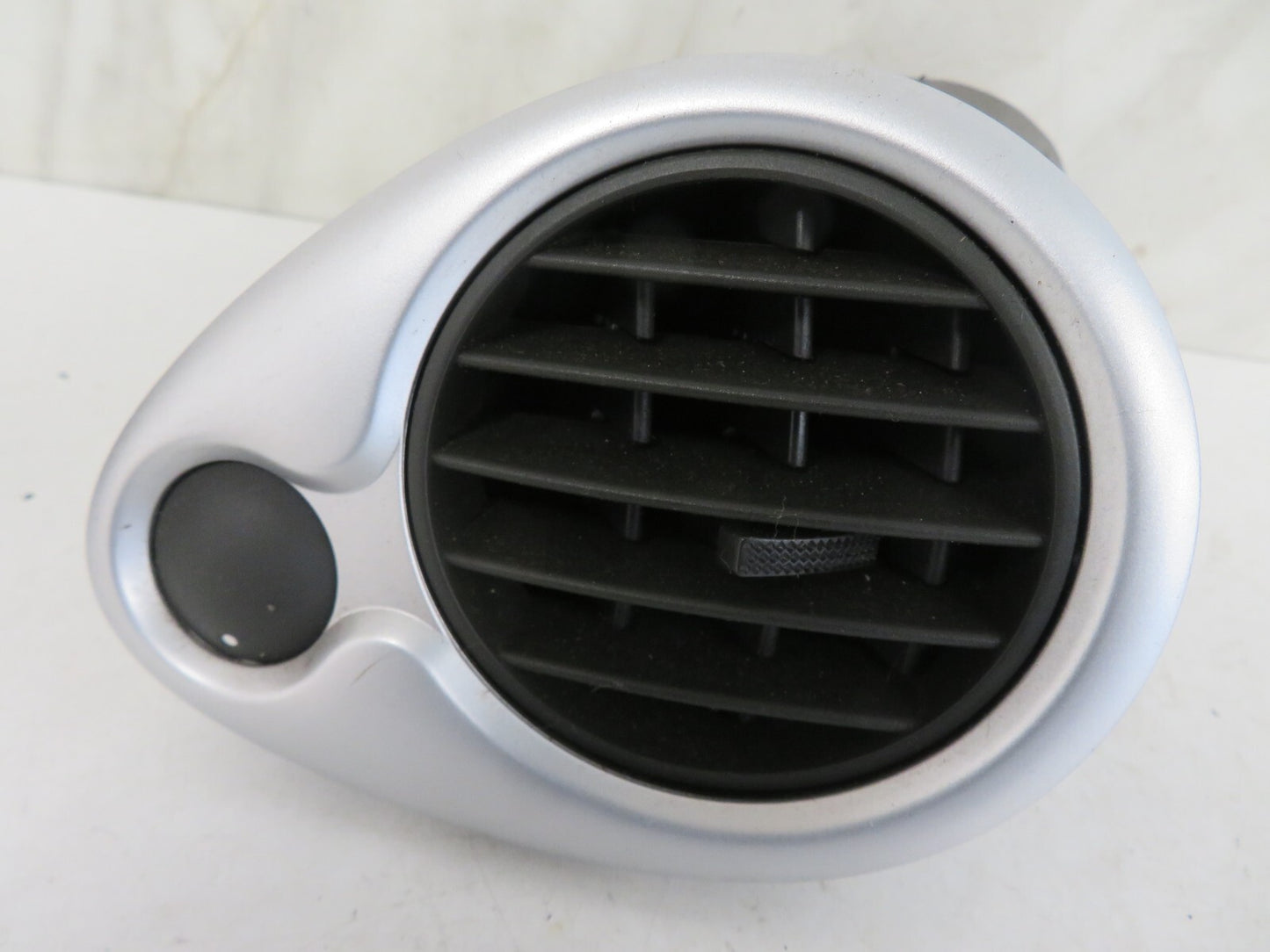 RENAULT CLIO MK3 OS DRIVER SIDE DASHBOARD AIR VENT 2005-2012 A1639-13