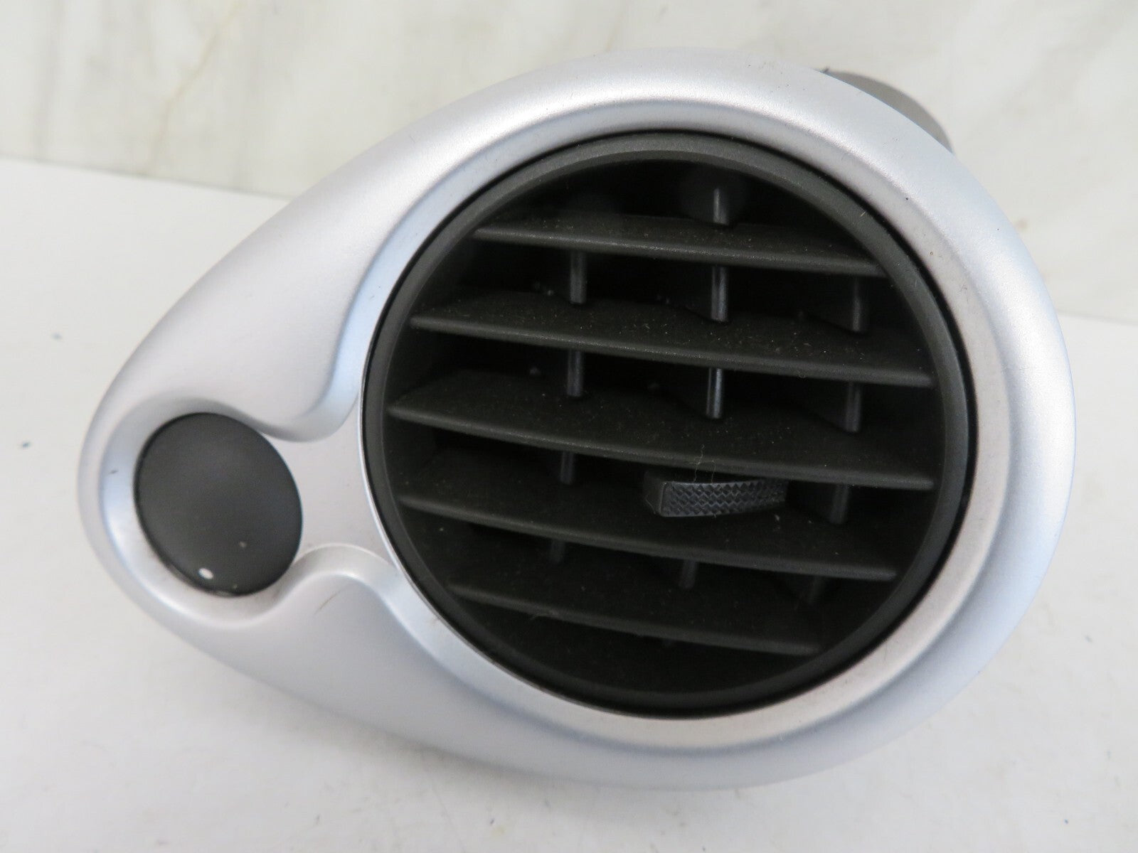 RENAULT CLIO MK3 OS DRIVER SIDE DASHBOARD AIR VENT 2005-2012 A1639-13