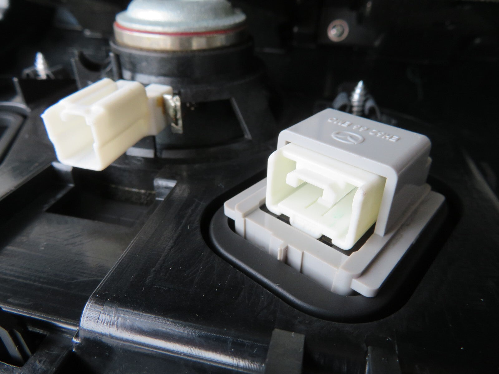 MAZDA CX7 CENTRE DASHBOARD AIR VENTS TRIM 2009-2012