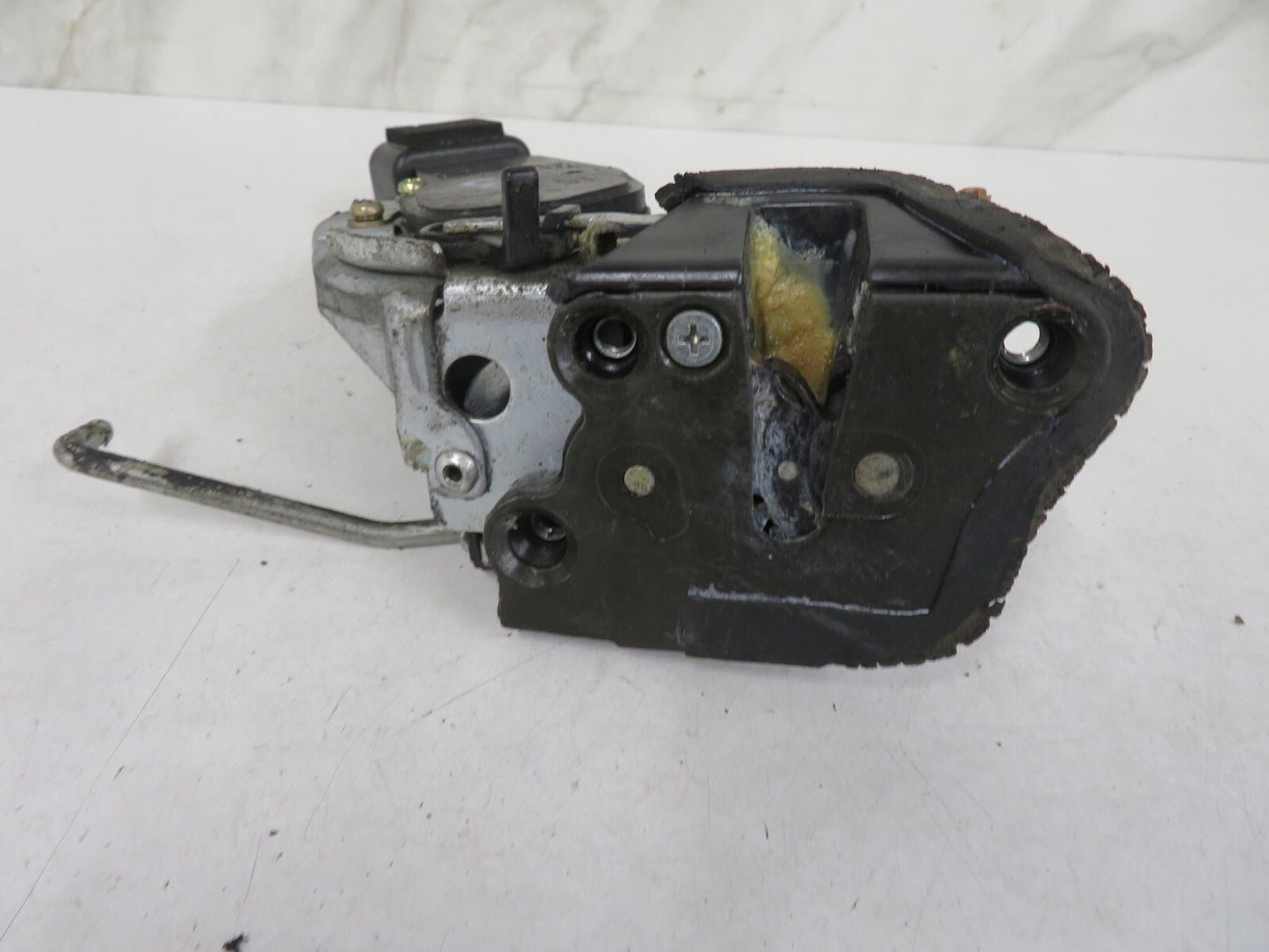 SUZUKI GRAND VITARA 5DR OSR DRIVER REAR DOOR LOCK CATCH 1998-2005 1447-3